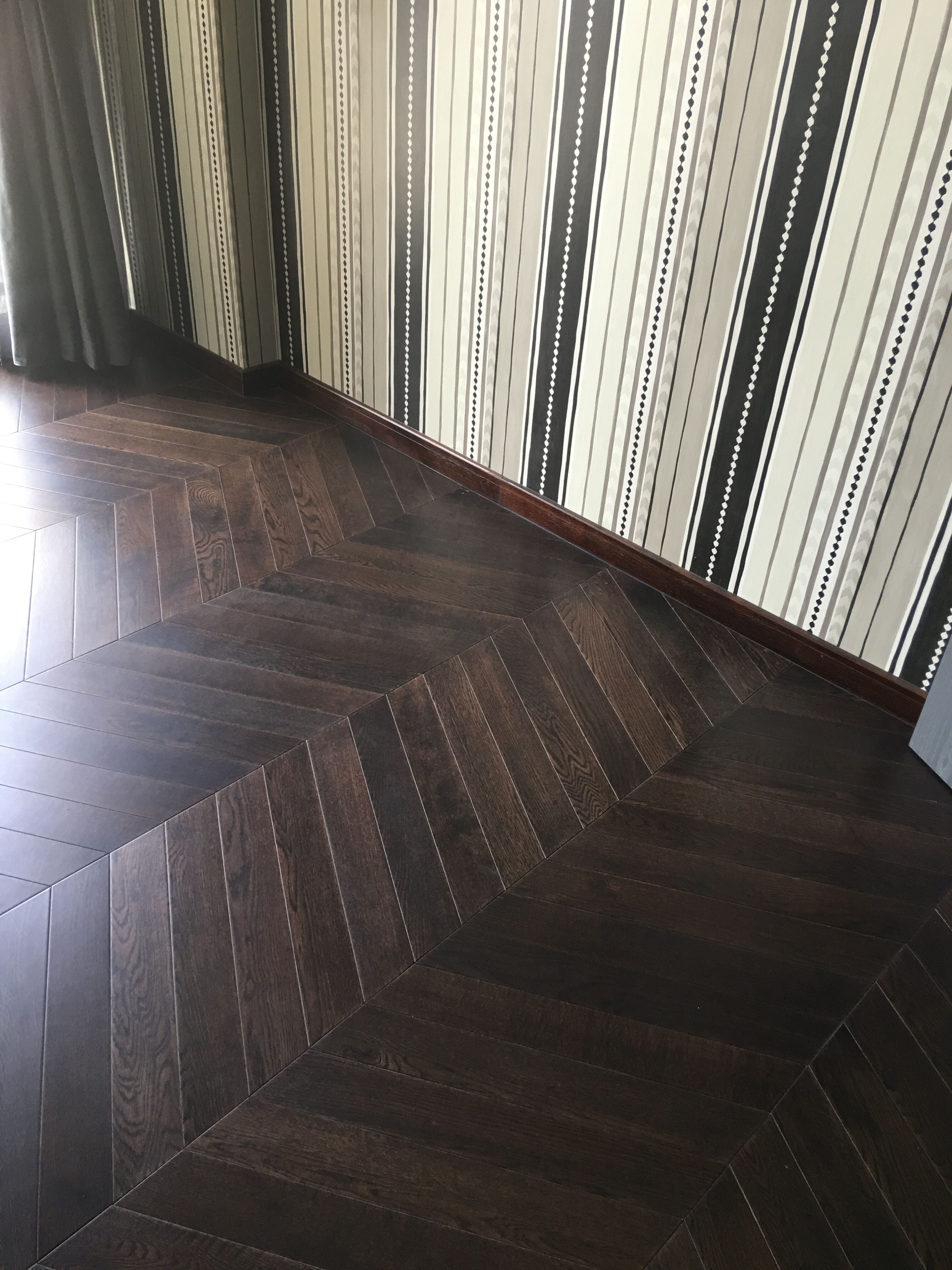 Dark Coffee Oak Chevron Engineered Flooring 600x90x18/4mm BSR1807