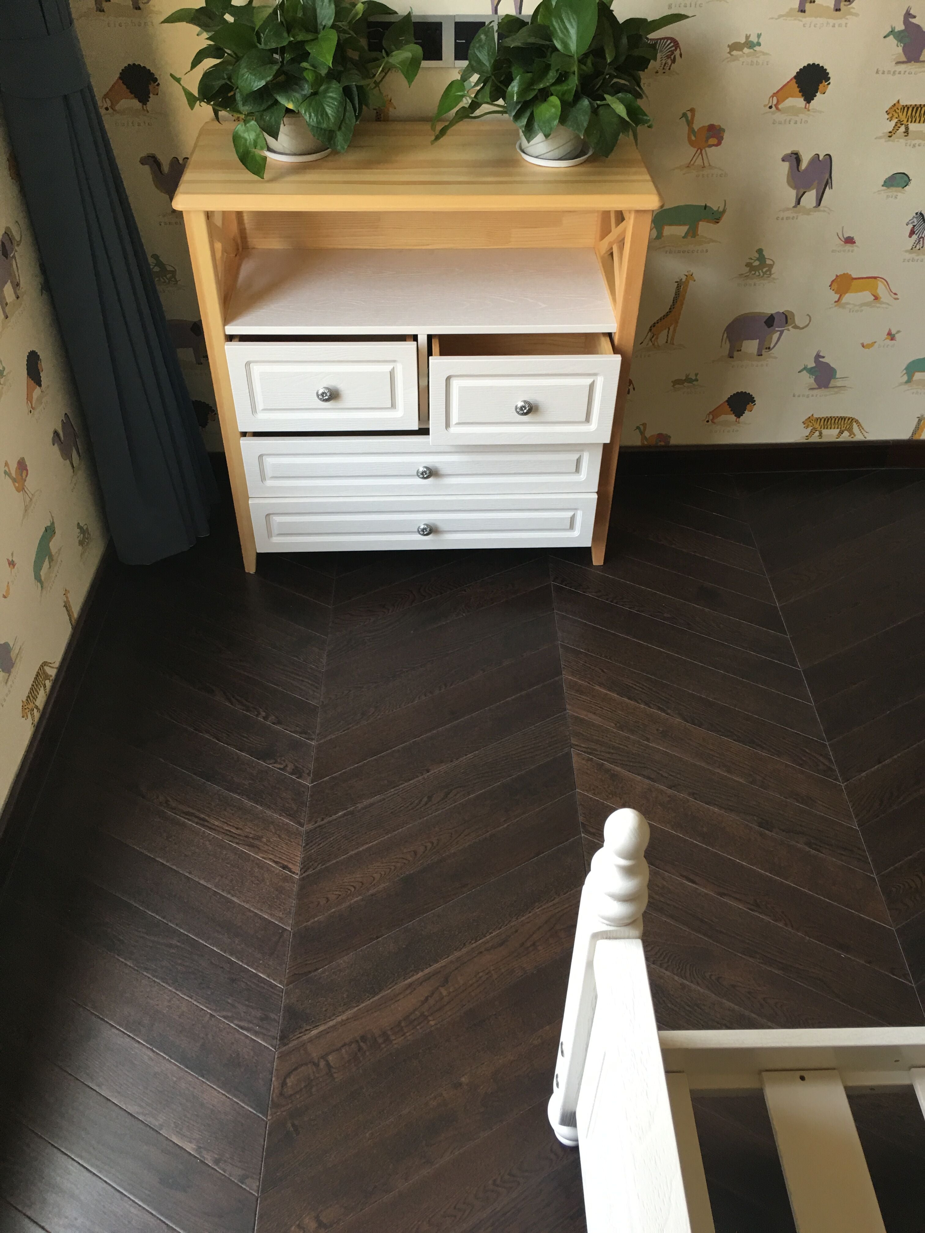 Dark Coffee Oak Chevron Engineered Flooring 600x90x18/4mm BSR1807