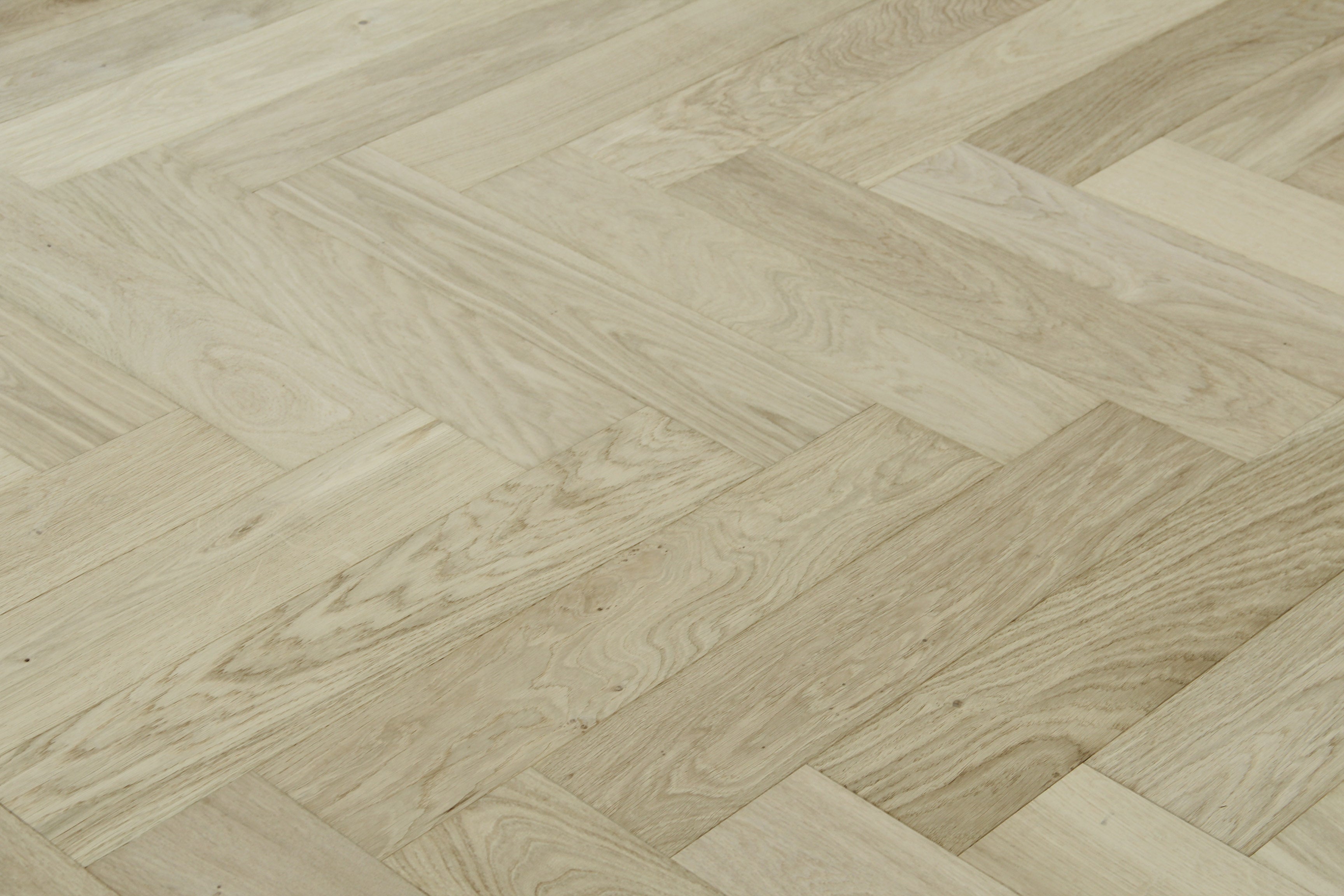 Oak Brushed Invisible Oiled Herrringbone Engineered Wood Flooring 605x125x15/4mm BHO1504