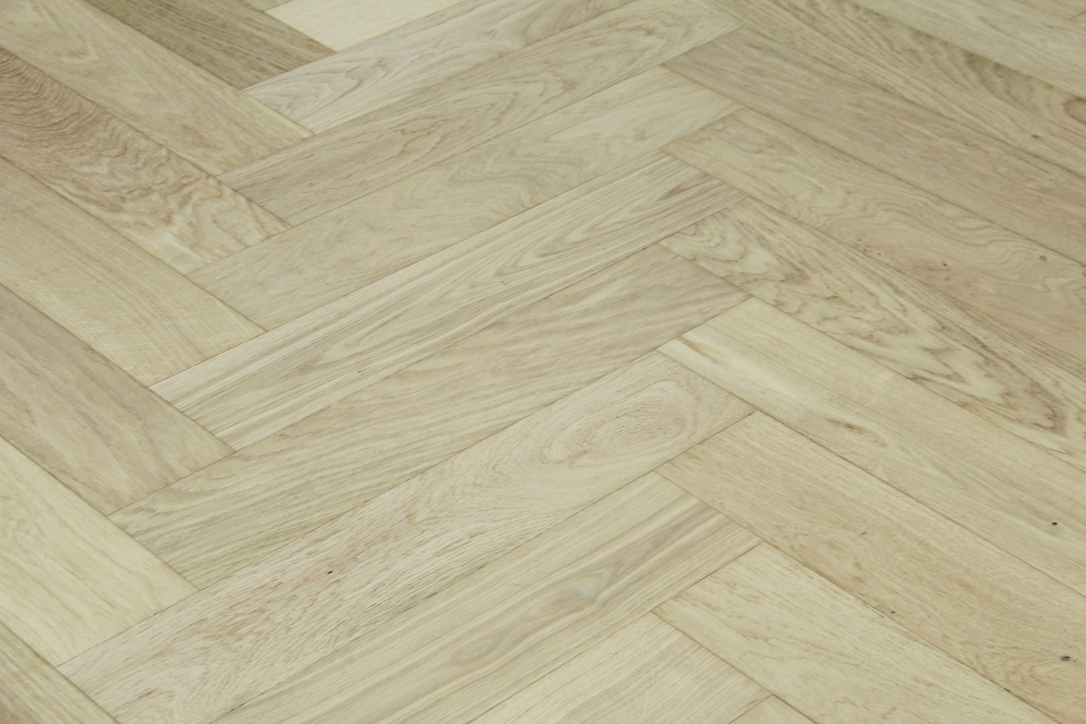 Oak Brushed Unfinished Herringbone Engineered Wood Flooring 605x125x15/4mm BHO1505