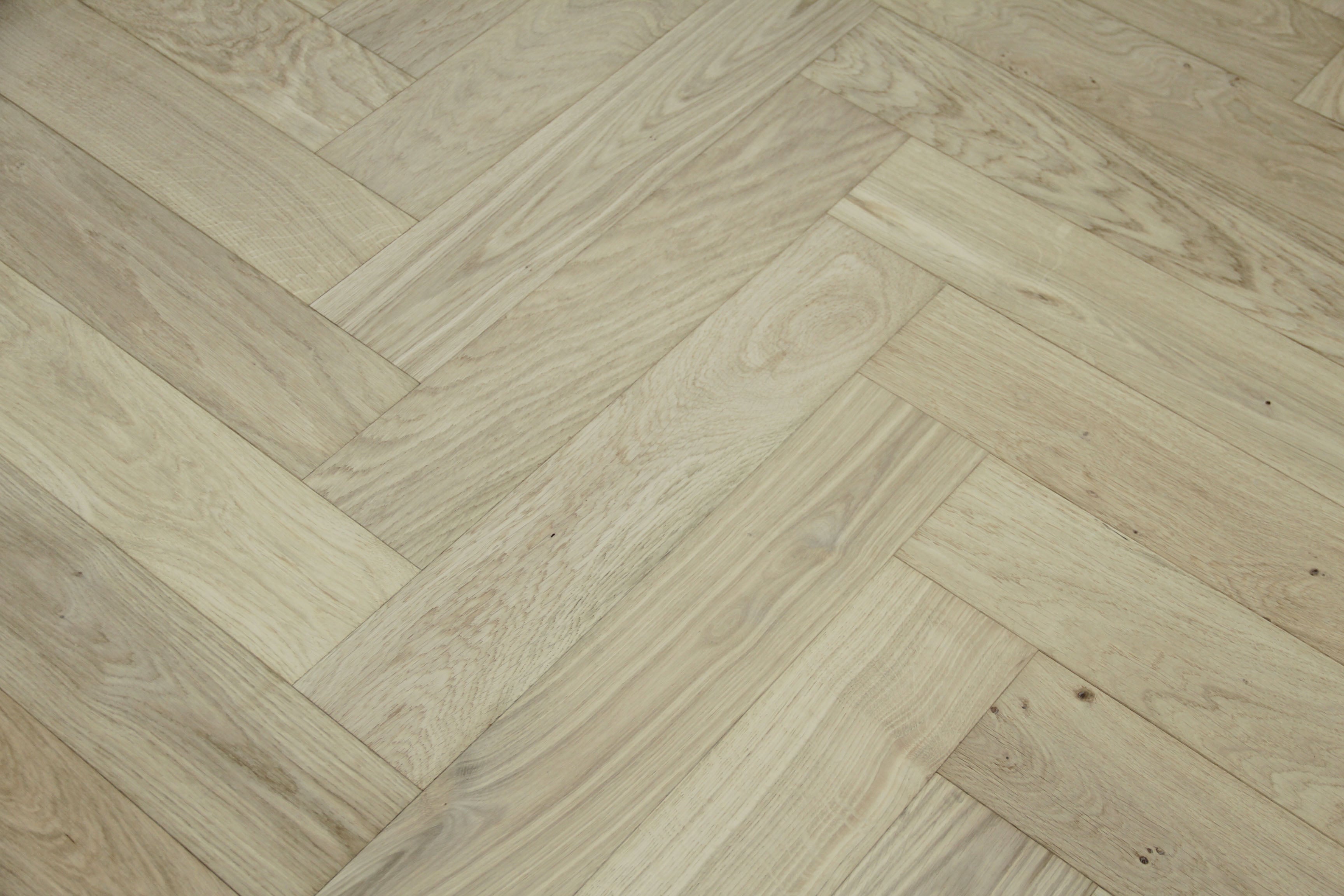 Prime Grade Oak Brushed & Unfinished Herringbone Engineered Wood Flooring 600x90x18/3mm BHO1524