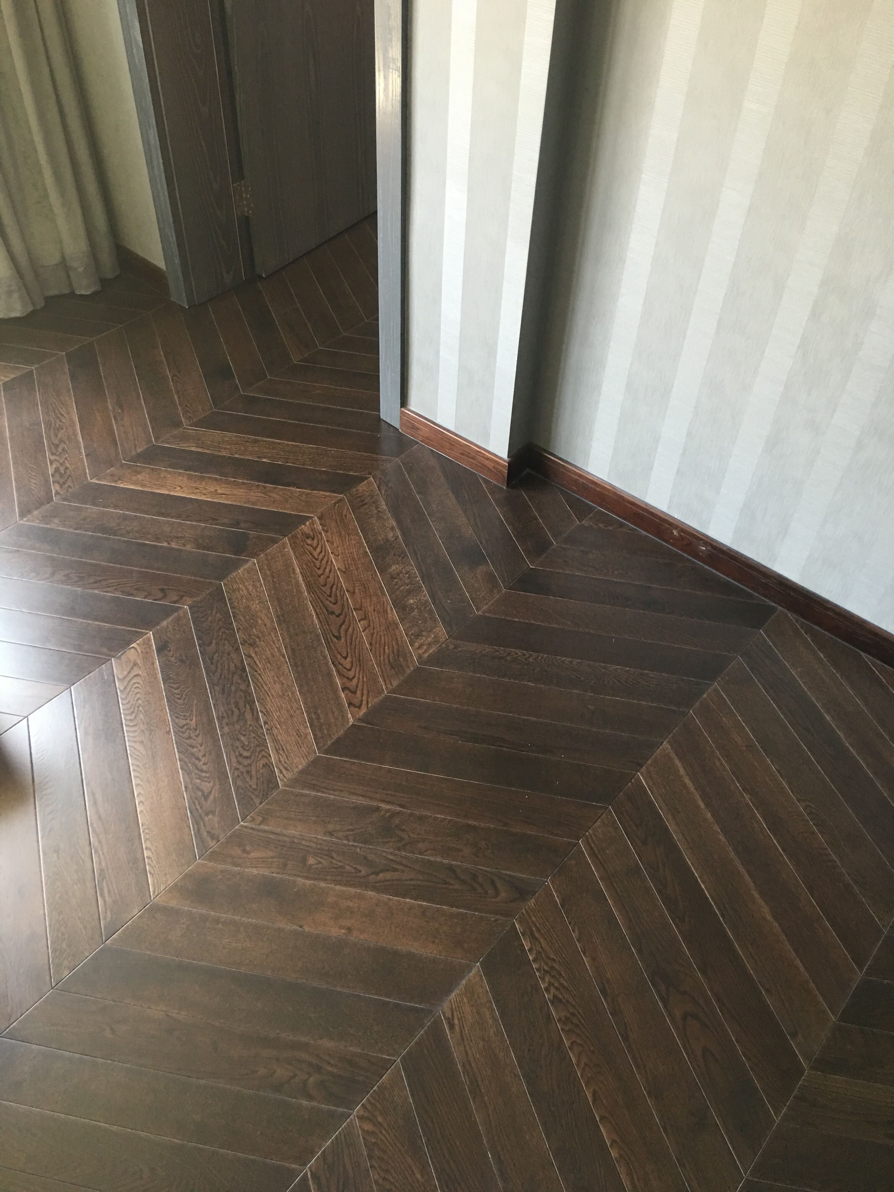 Dark Coffee Oak Chevron Engineered Flooring 600x90x18/4mm BSR1807