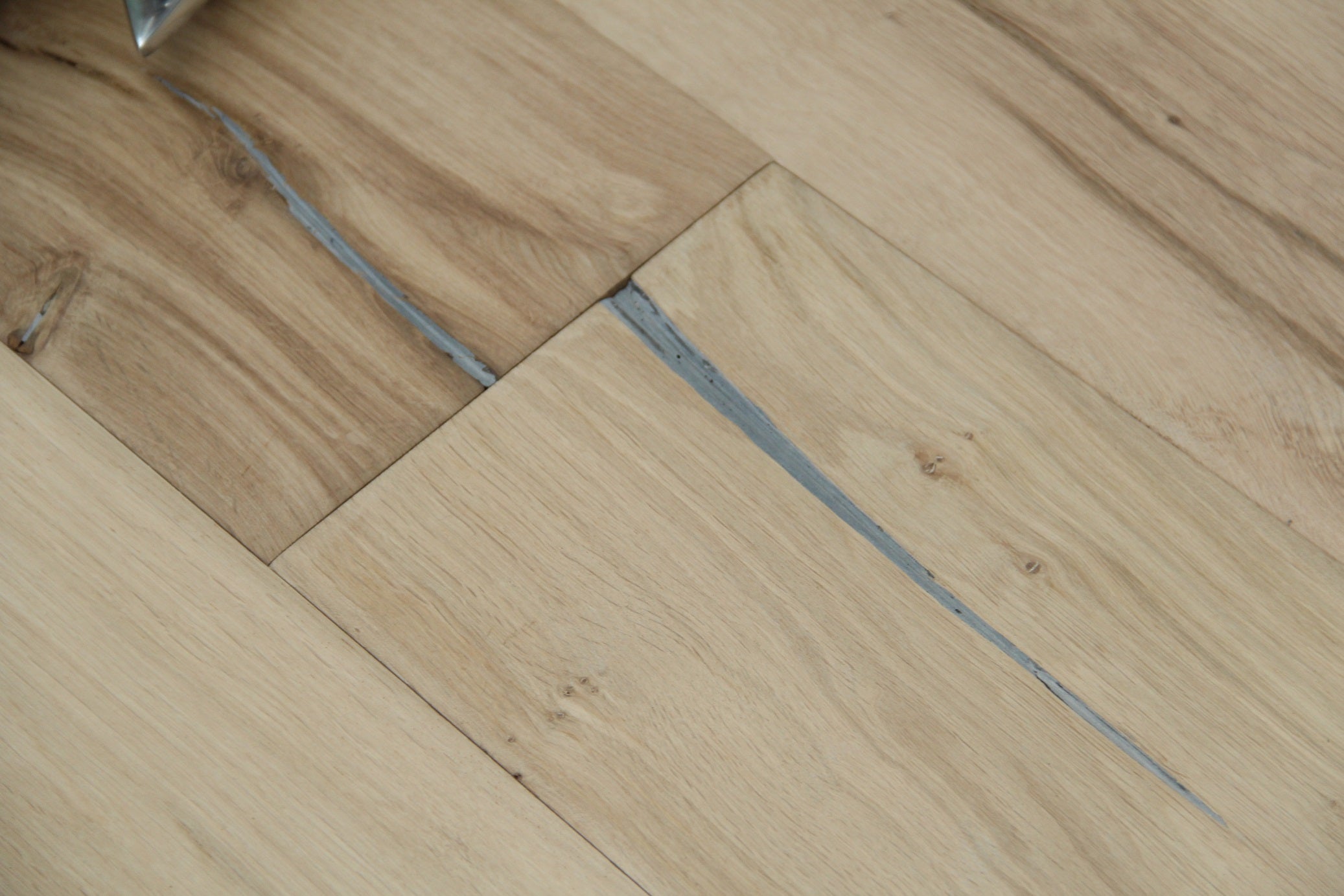 European Oak Unfinished with Antique Characters Engineered Wood Flooring BEO2001