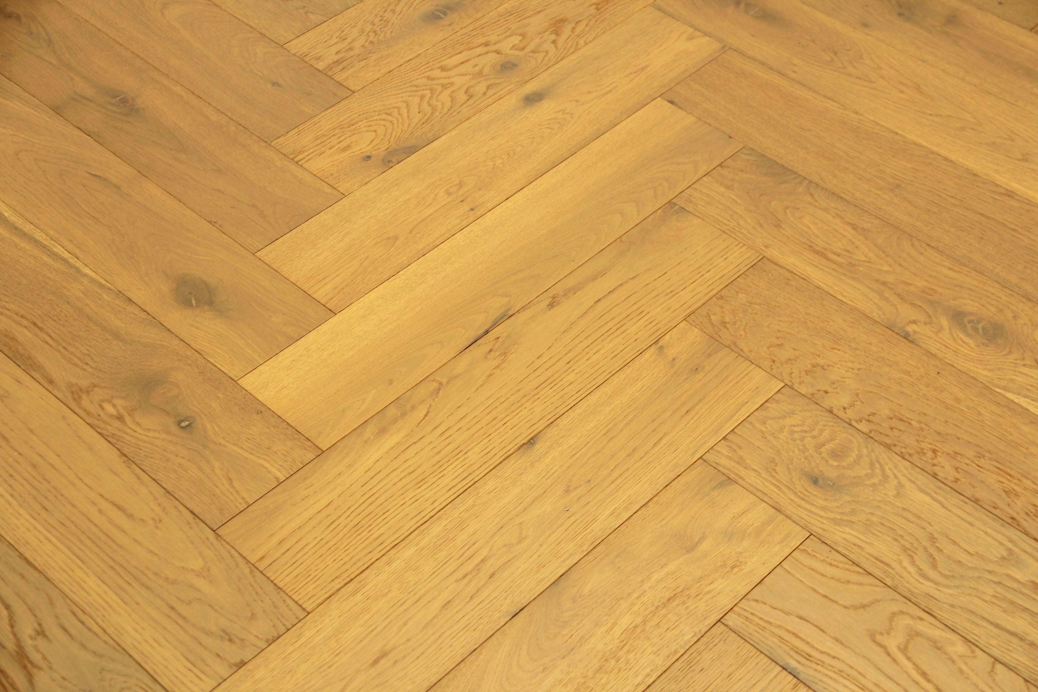 Oak Smoked Brushed Lacquered Herringbone Engineered Flooring 605x125x15/4mm BHO1503