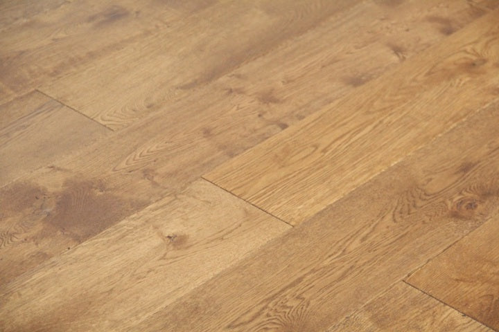 Oak Brushed Gunstock Lacquered Engineered Wood Flooring 1900x190x20/6mm BEO2002