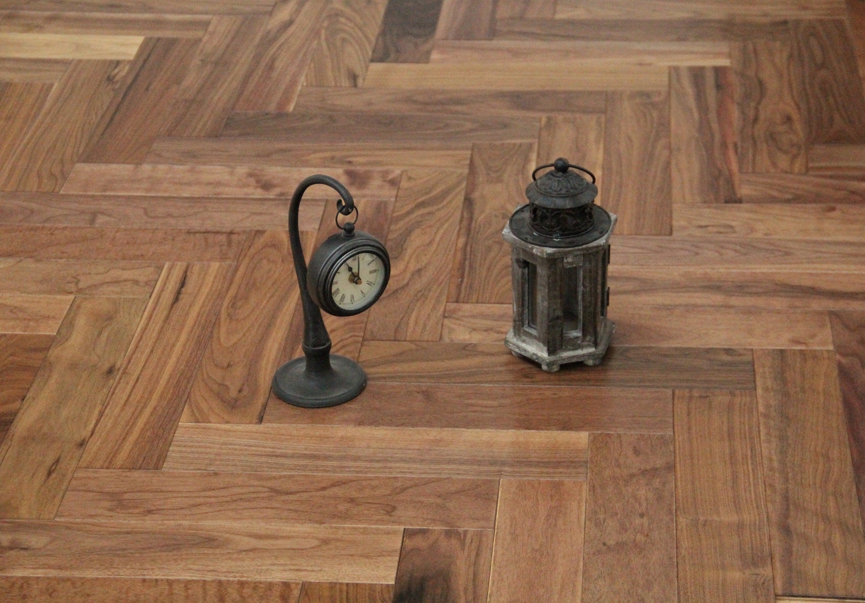 Prime Grade American Black Walnut Lacquered Herringbone Engineered Flooring 600x90x18/4mm BHW1802AB