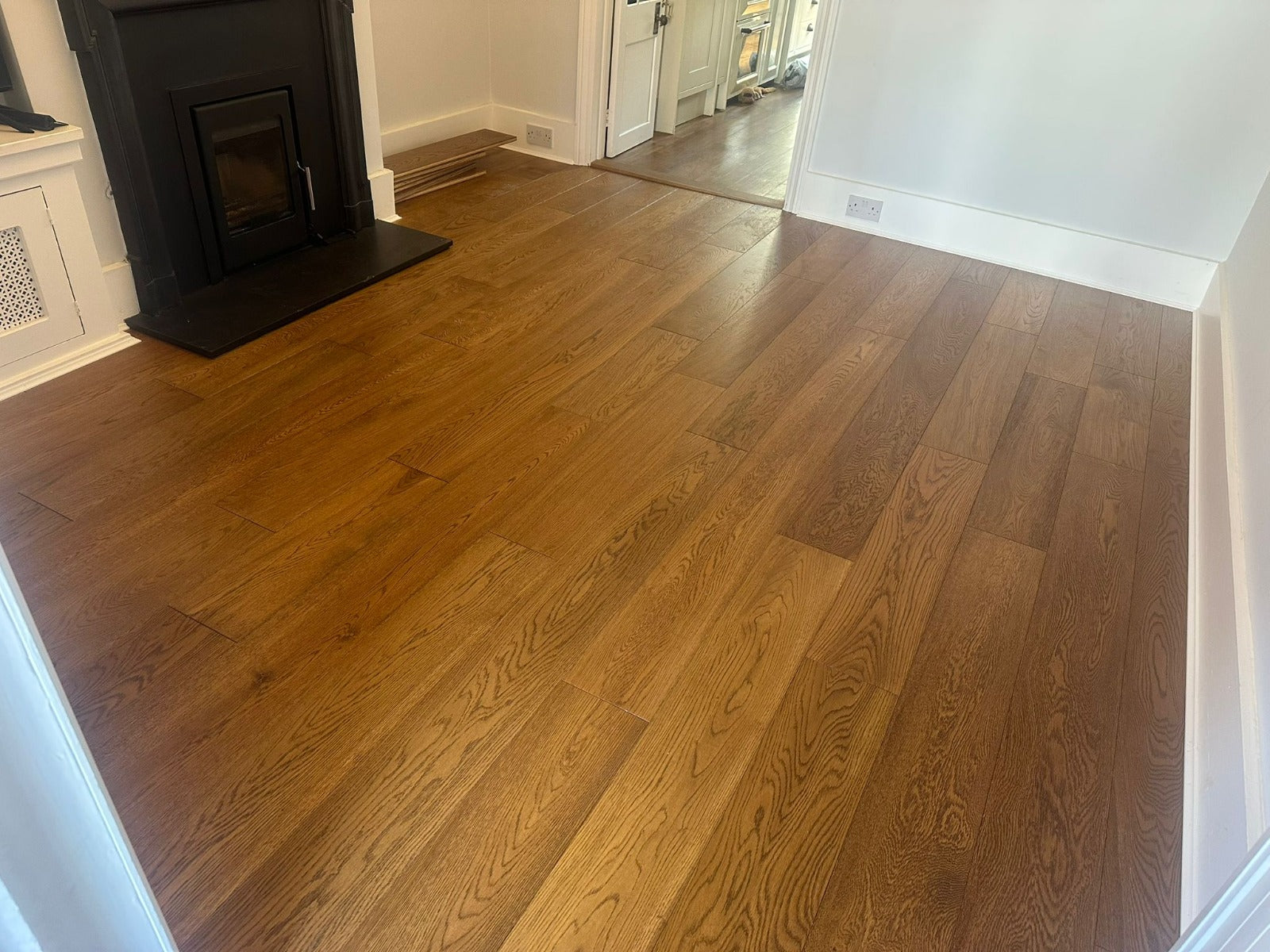 Oak Brushed Gunstock Lacquered Engineered Wood Flooring 1900x190x20/6mm BEO2002