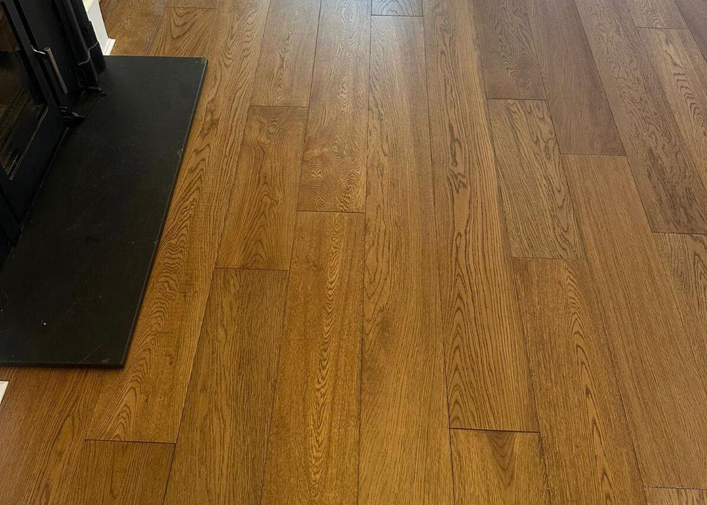 Oak Brushed Gunstock Lacquered Engineered Wood Flooring 1900x190x20/6mm BEO2002