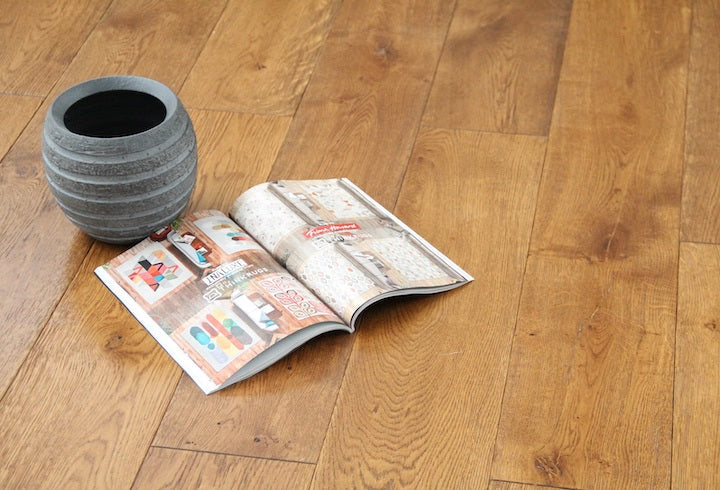 Oak Brushed Gunstock Lacquered Engineered Wood Flooring 1900x190x20/6mm BEO2002
