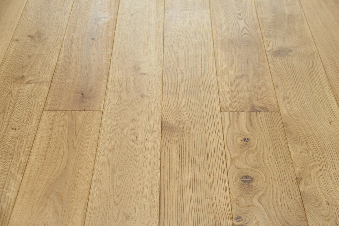 Brushed & UV Oiled European Oak Engineered Flooring BEO2008