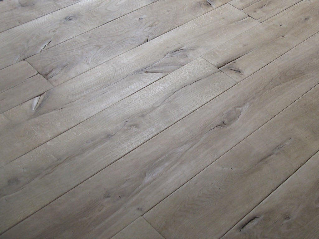 European Oak Unfinished with Antique Characters Engineered Wood Flooring BEO2001