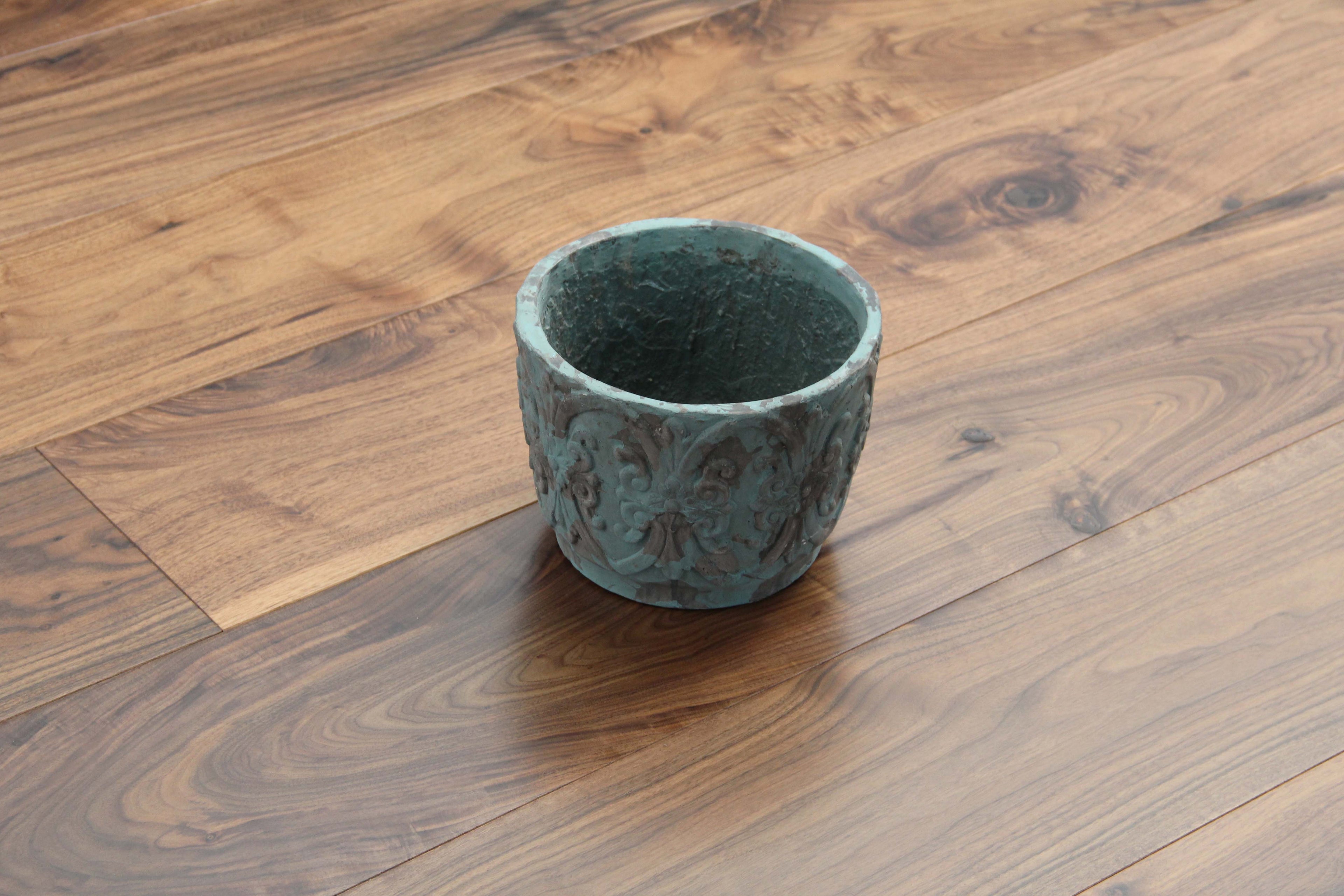 Luxury American Black Walnut Lacquered Engineered Wood Flooring 1900x240x20/6mm BEW2057