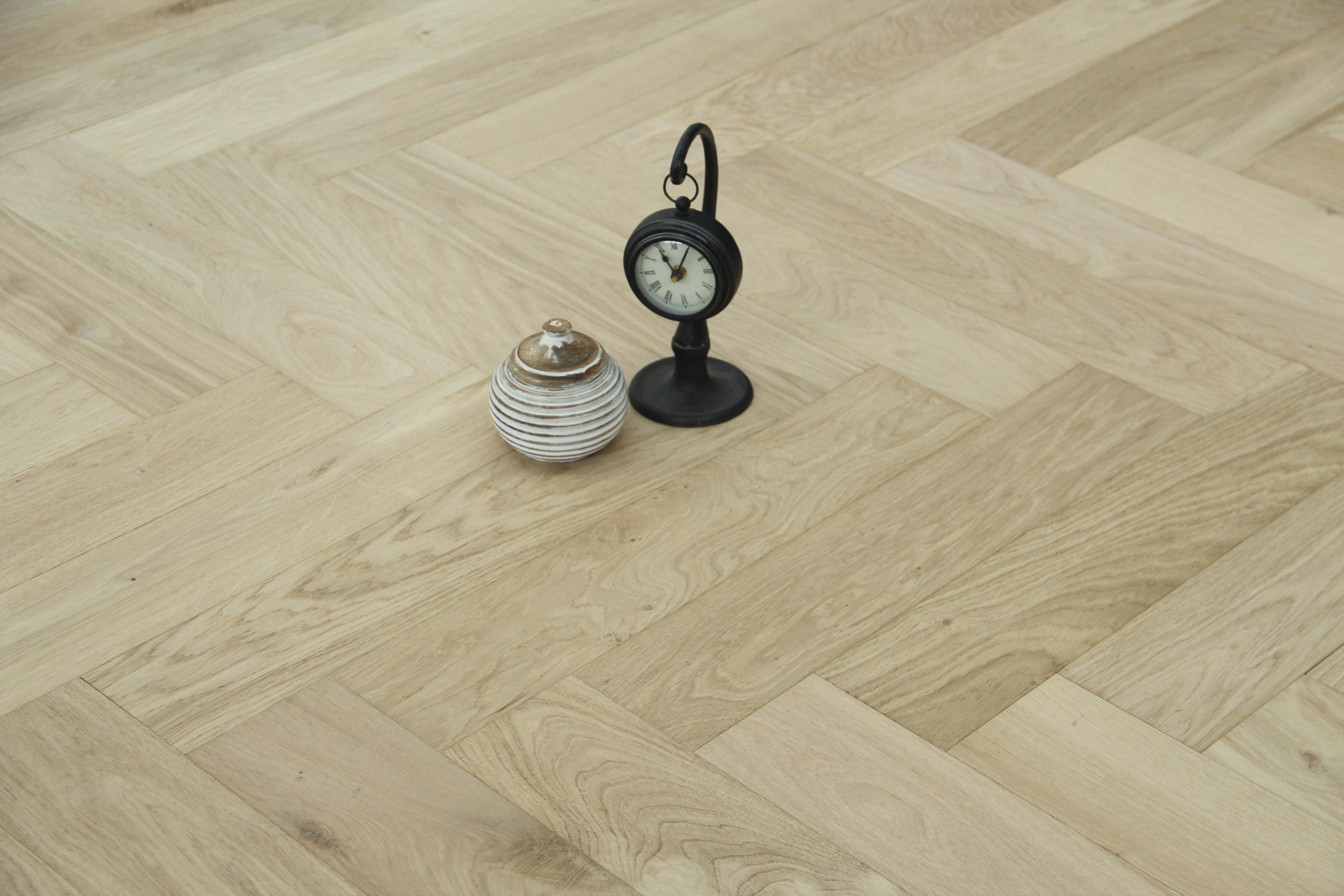 Prime Grade Oak Brushed & Unfinished Herringbone Engineered Wood Flooring 600x90x18/3mm BHO1524