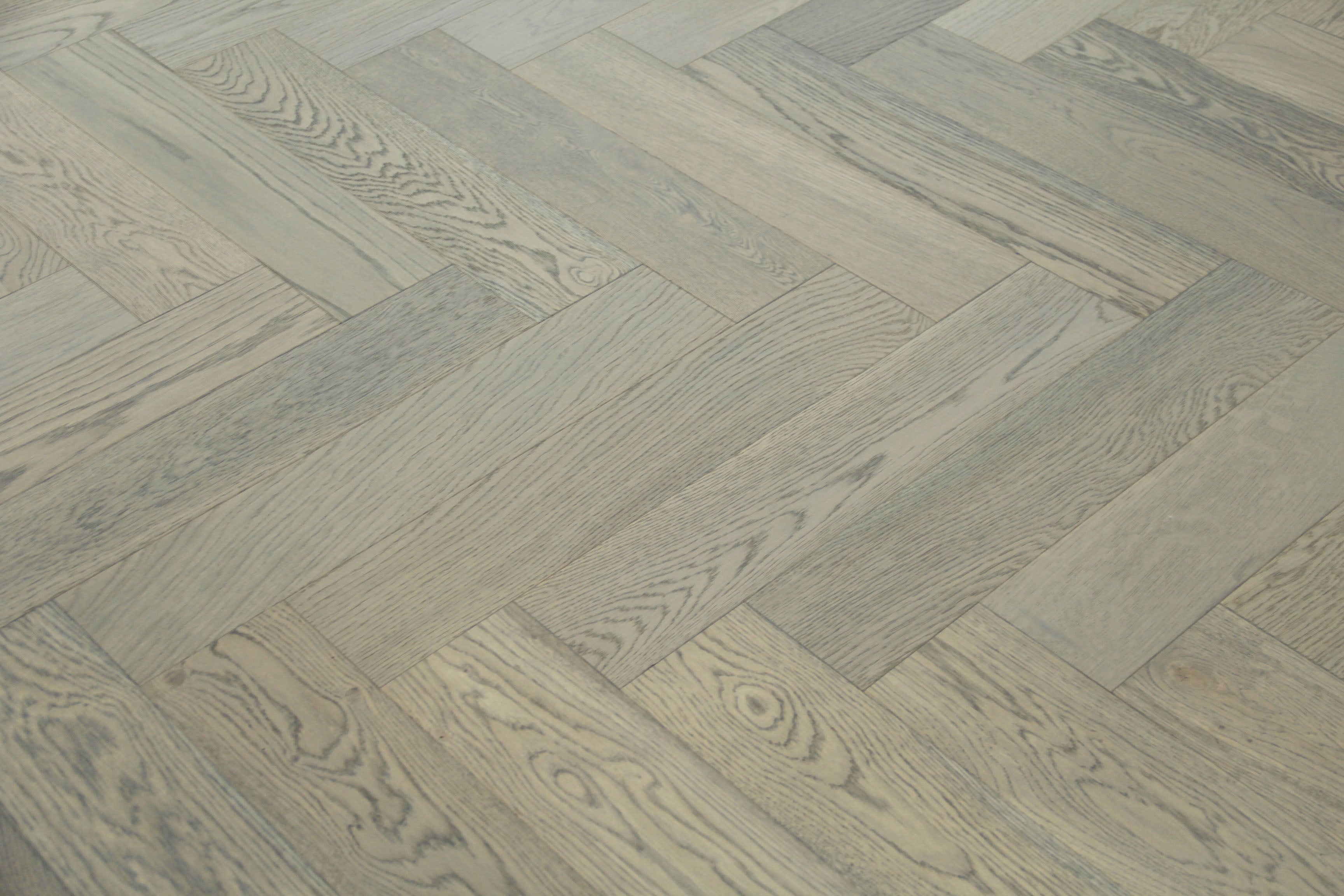 Oak Brushed L-Charcoal Lacquered Herringbone Engineered Wood Flooring 605x125x15/4mm BHO1502