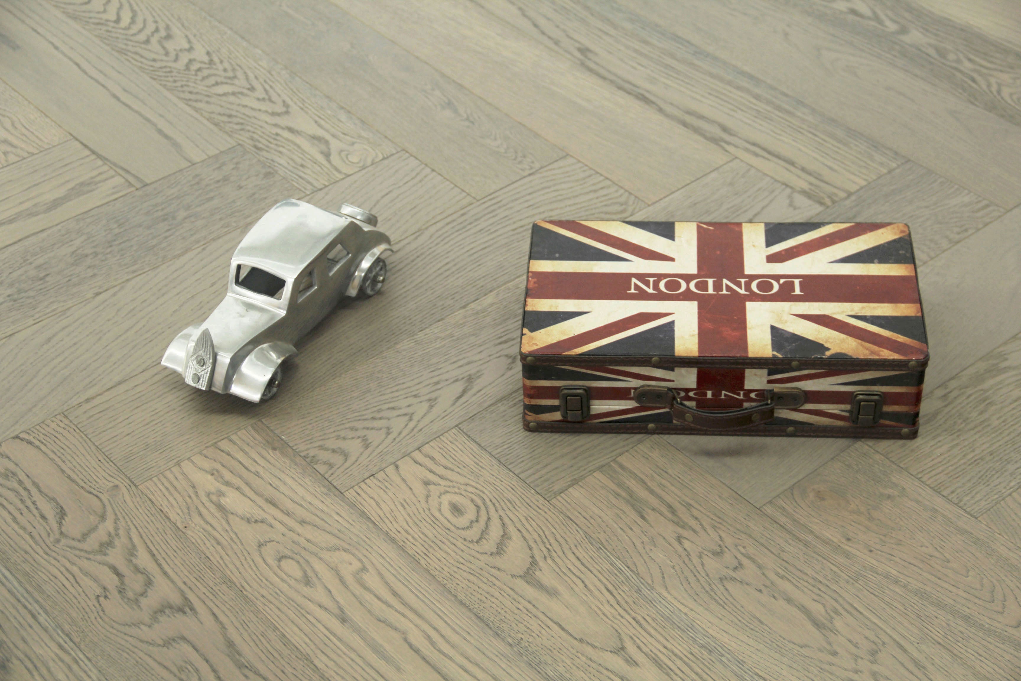 Oak Brushed L-Charcoal Lacquered Herringbone Engineered Wood Flooring 605x125x15/4mm BHO1502