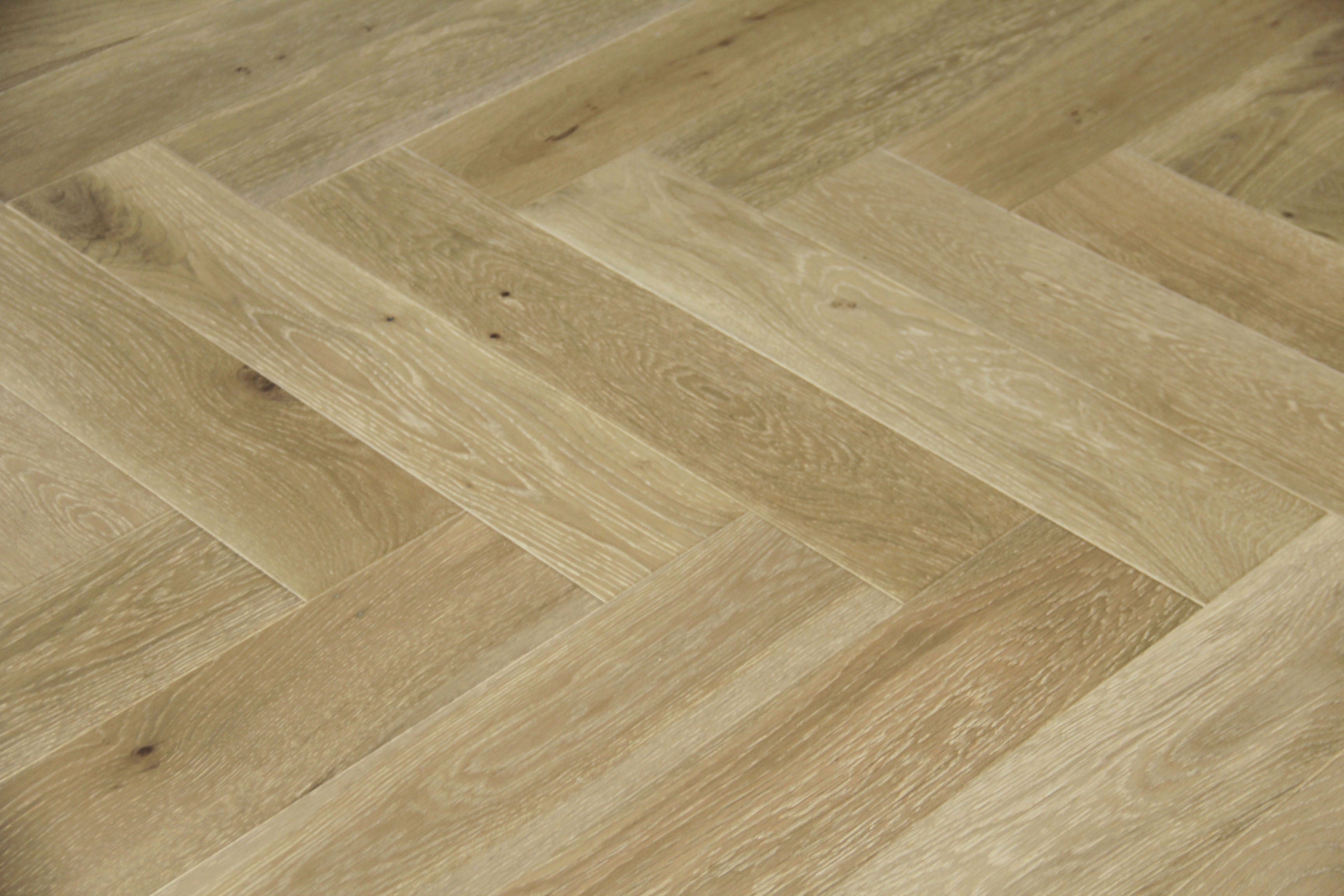Oak Brushed L-Grey Lacquered Herringbone Engineered Wood Flooring 605x125x15/4mm BHO1501