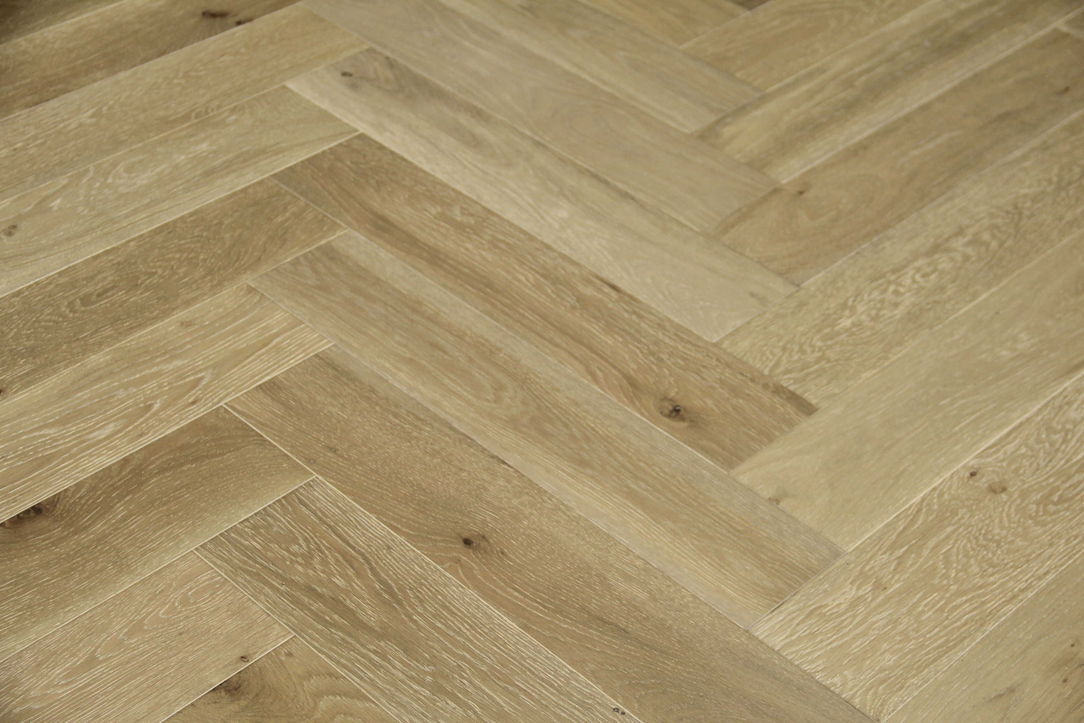 Oak Brushed L-Grey Lacquered Herringbone Engineered Wood Flooring 605x125x15/4mm BHO1501