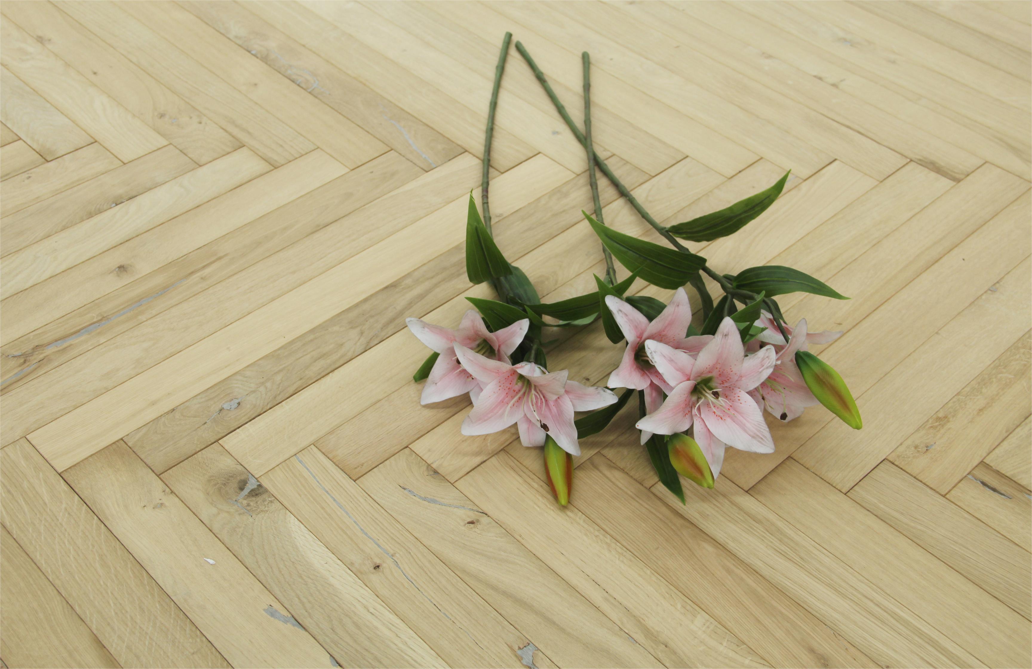 Oak Unfinished Herringbone Wood Flooring 580x60x20/6mm BHO2001