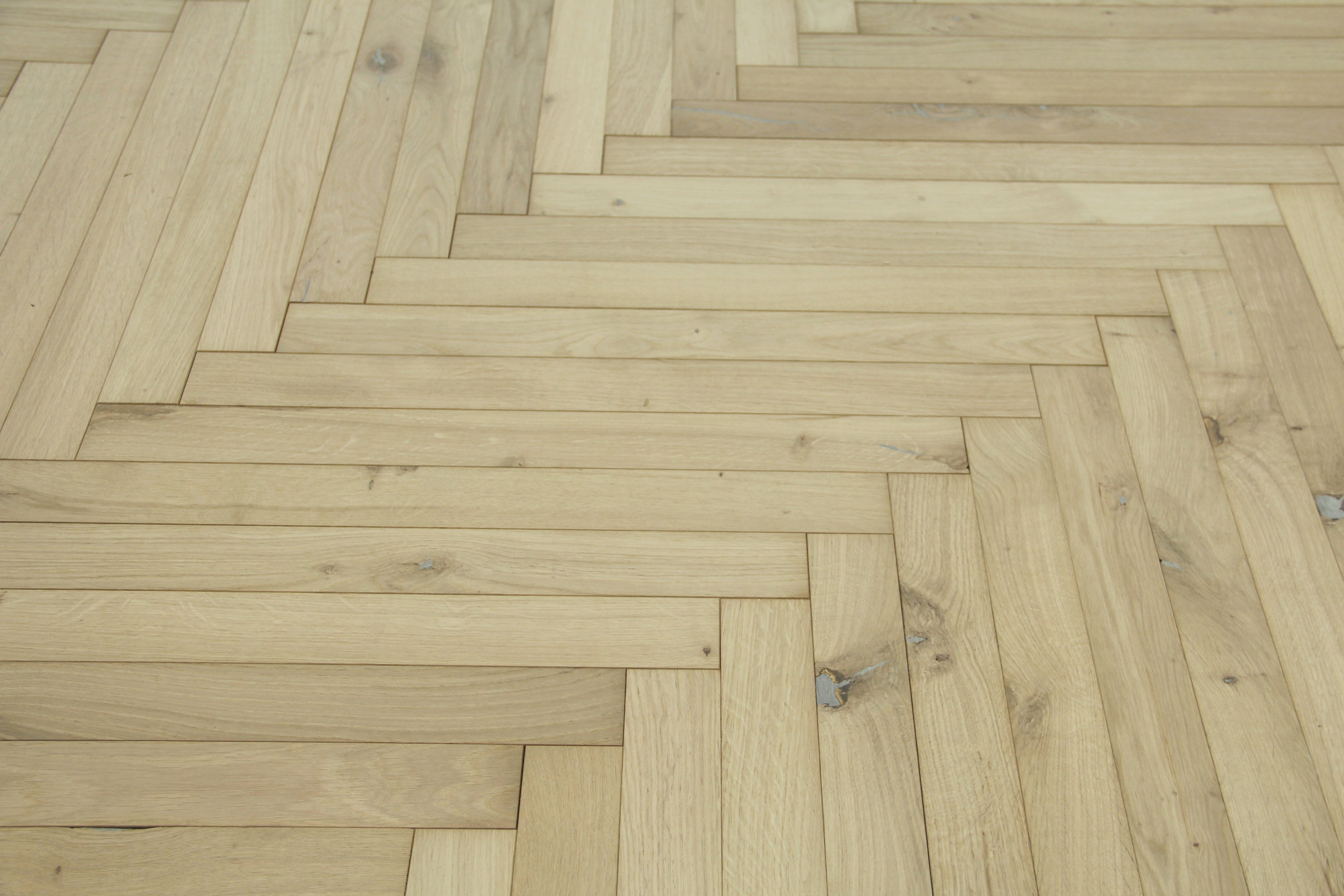 Oak Unfinished Herringbone Wood Flooring 640x60x20/6mm BHO2000