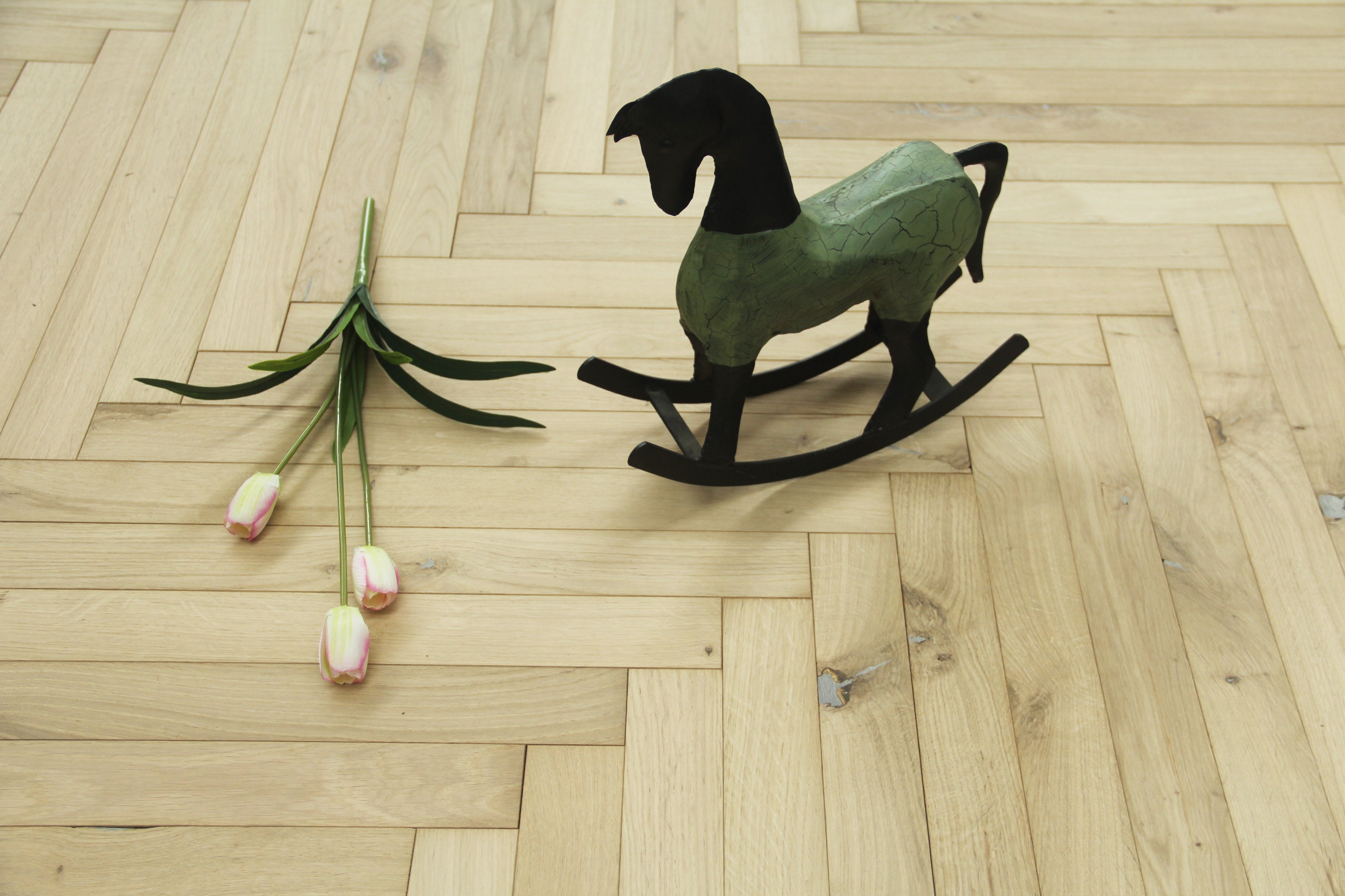 Oak Unfinished Herringbone Wood Flooring 580x60x20/6mm BHO2001