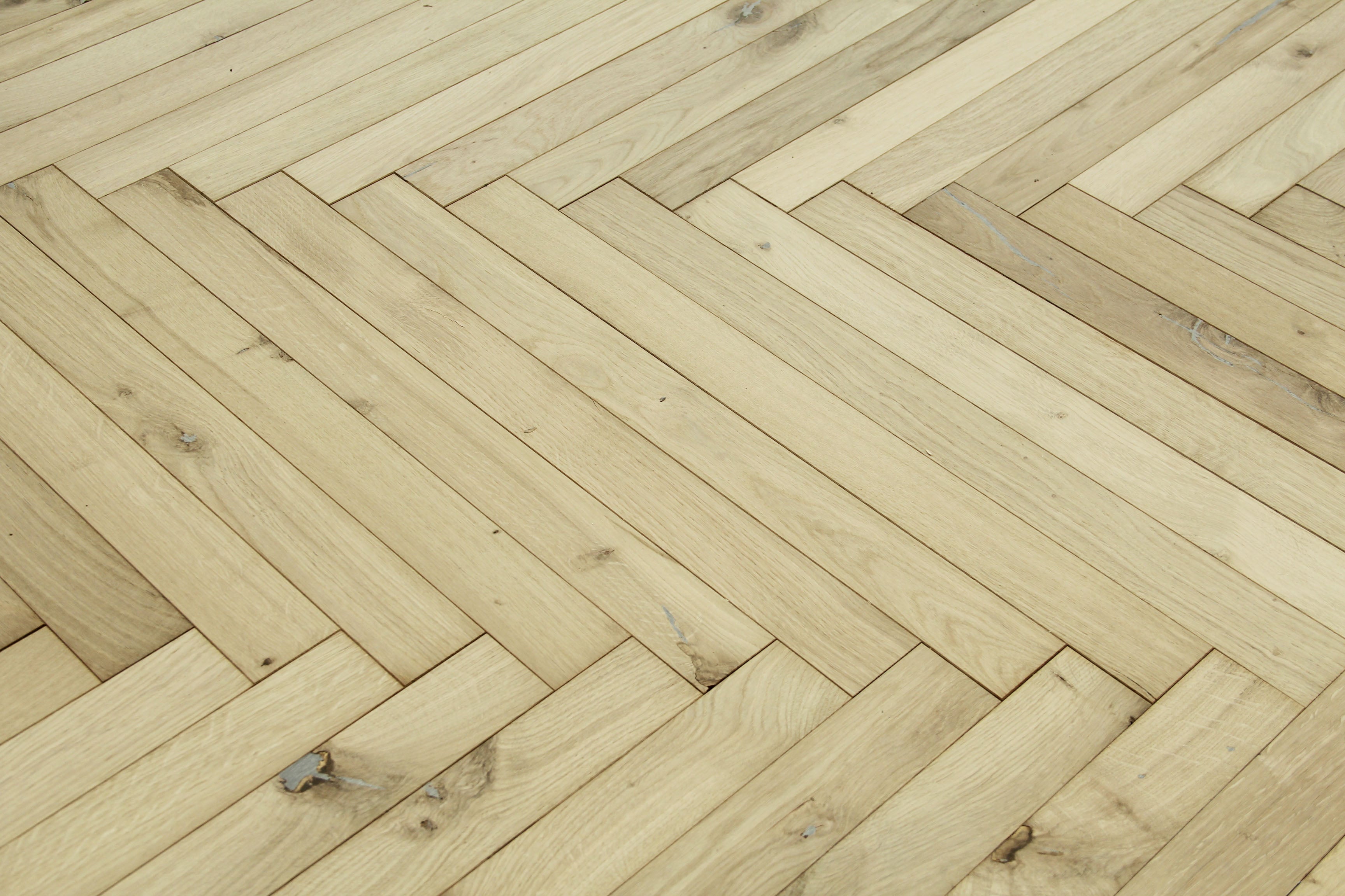 Oak Unfinished Herringbone Wood Flooring 640x60x20/6mm BHO2000