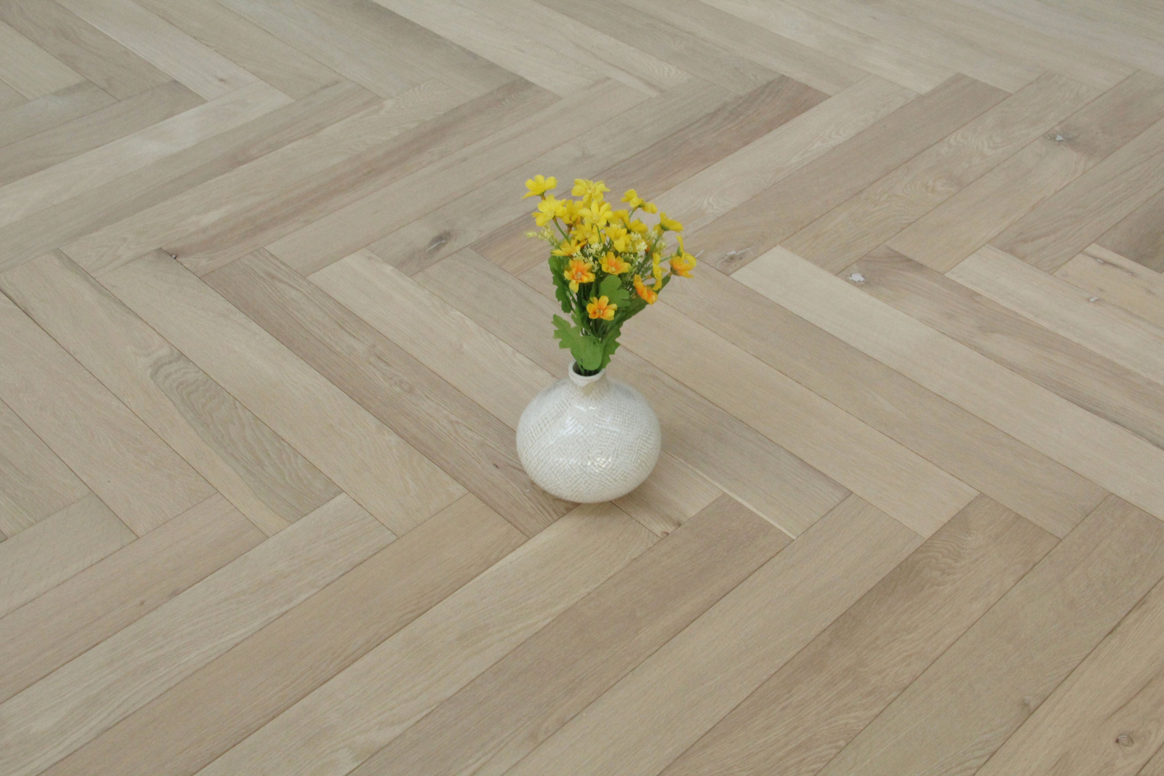 Oak Unfinished Herringbone Wood Flooring 550x90x20/6mm  BHO2002