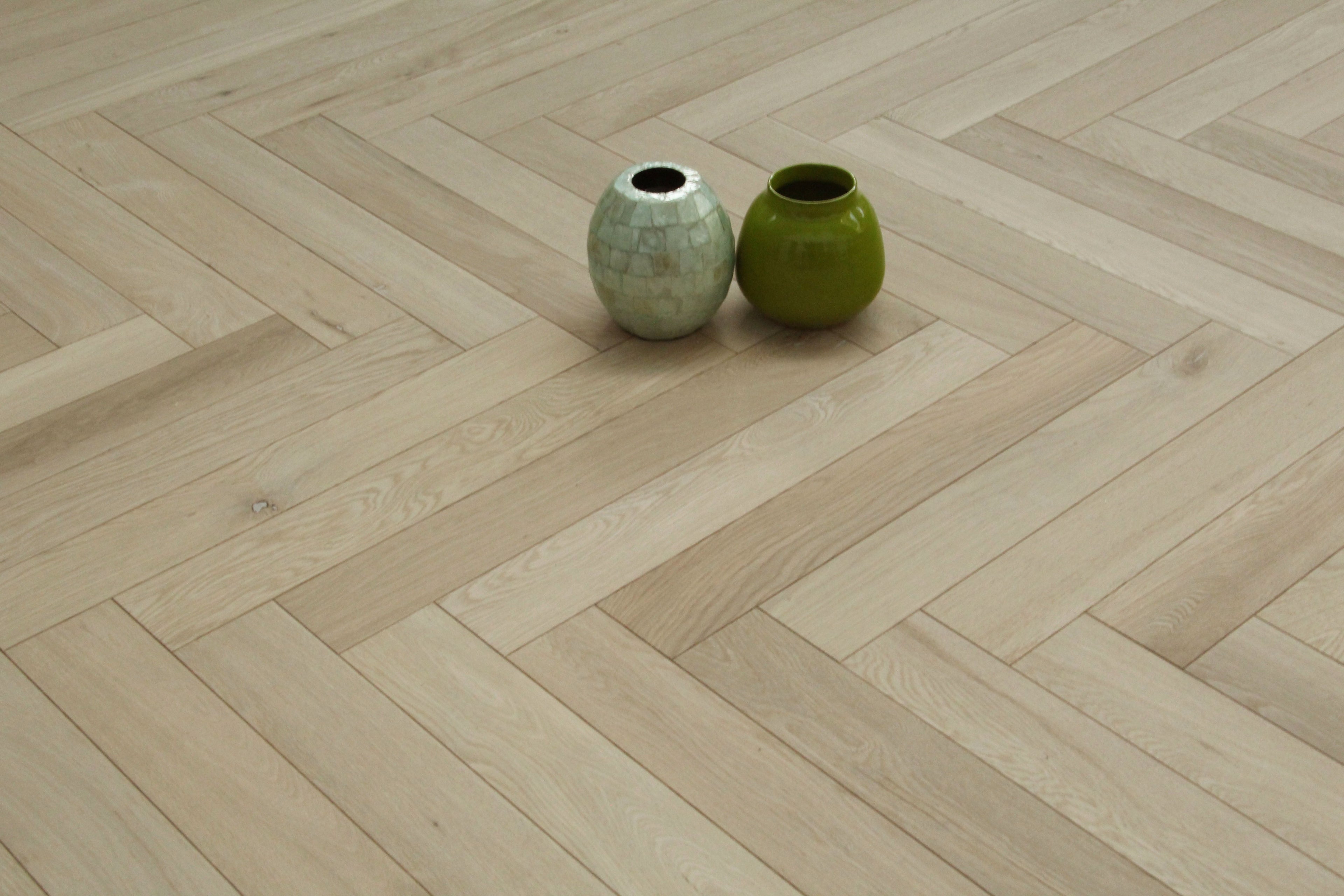 Oak Unfinished Herringbone Wood Flooring 500x90x20/6mm BHO2003