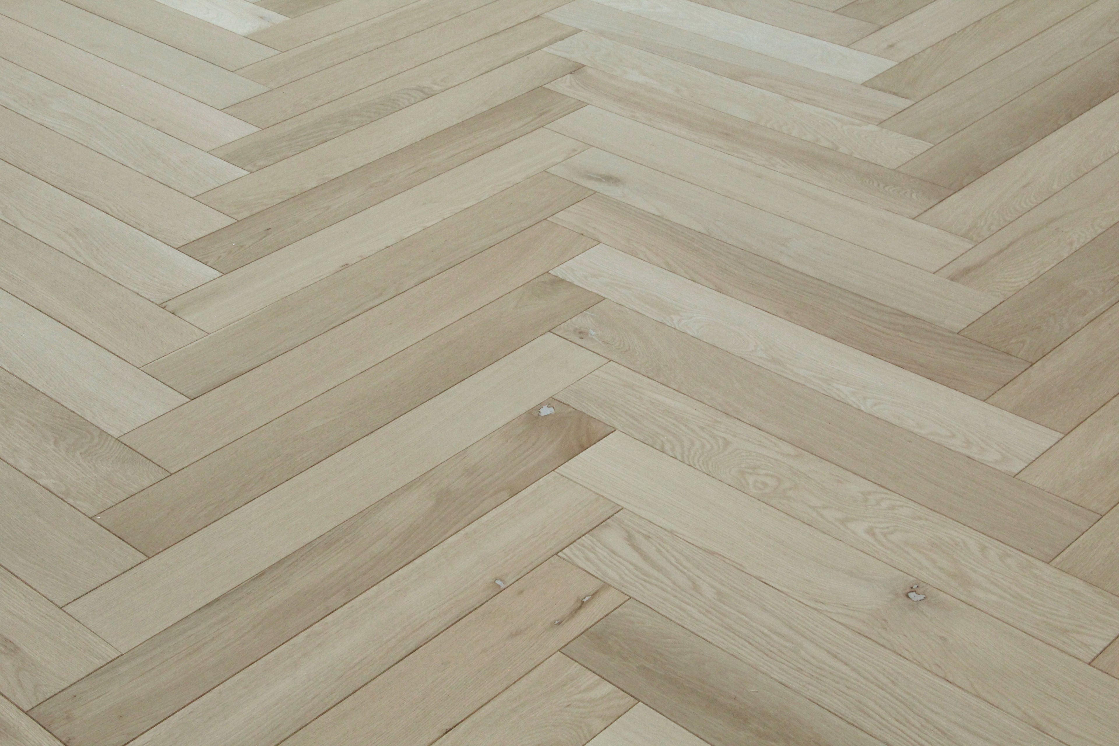 Oak Unfinished Herringbone Wood Flooring 500x90x20/6mm BHO2003