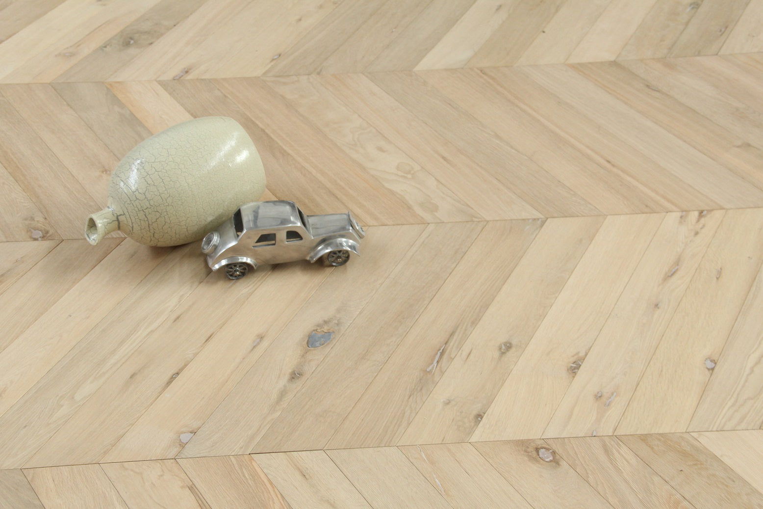 Oak Brushed Unfinished Chevron Engineered Flooring 600x90x18/4mm BSR1811