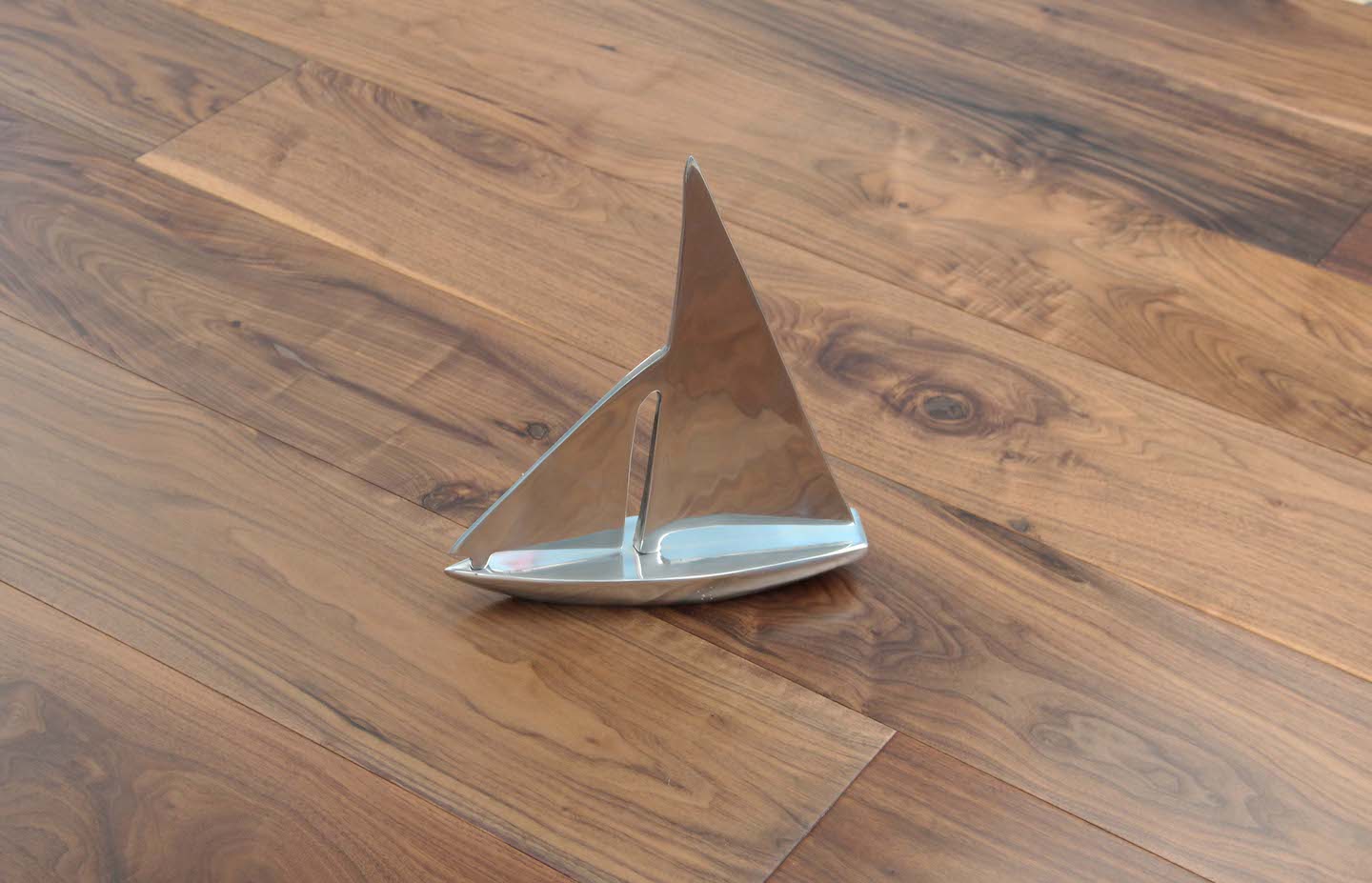 Luxury American Black Walnut Lacquered Engineered Wood Flooring 1900x240x20/6mm BEW2057