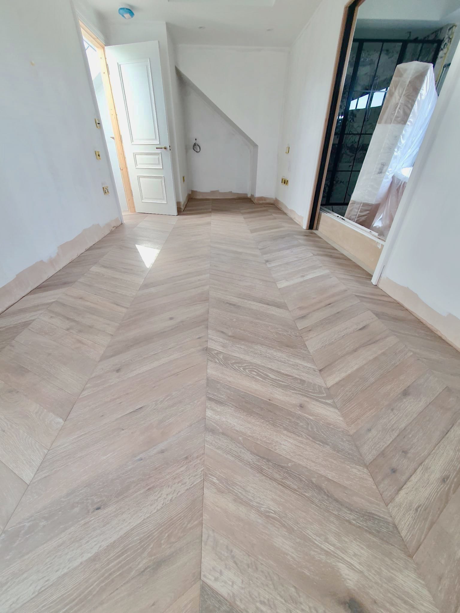 Smoked Grey European Oak Chevron Engineered Flooring 600x90x18/4mm BSR1805