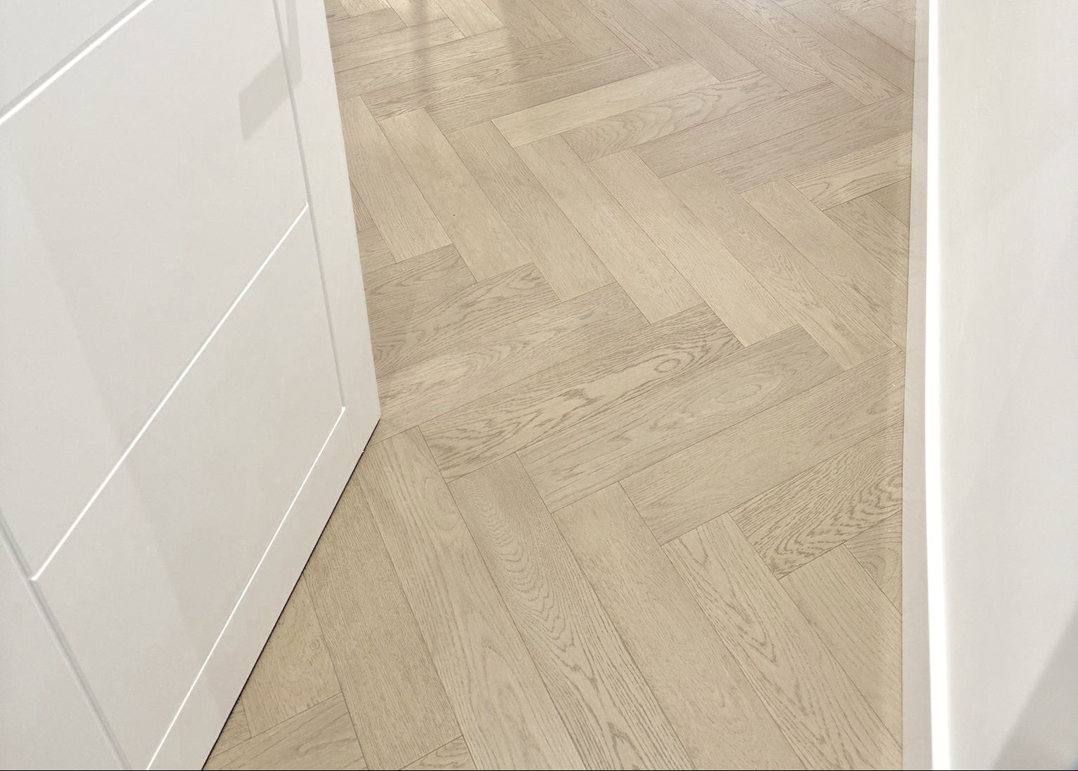 Brushed & White UV Oiled Oak Engineered Herringbone Flooring BHO1408