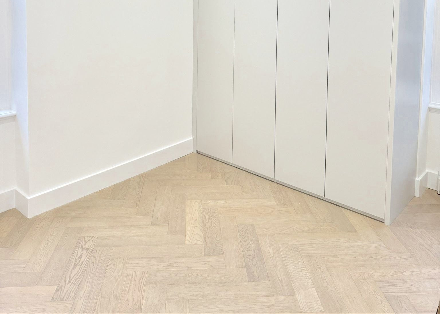 Brushed & White UV Oiled Oak Engineered Herringbone Flooring BHO1408