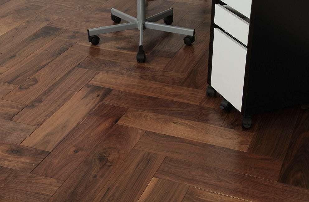 UV Lacquered American Black Walnut Herringbone Wood Flooring BHW1820N