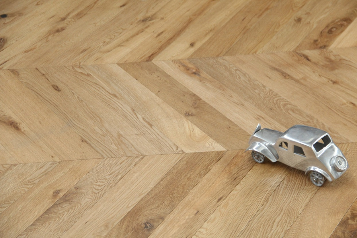 European Oak Brushed & UV Oiled Chevron Flooring 600x90x18/4mm BSR1802