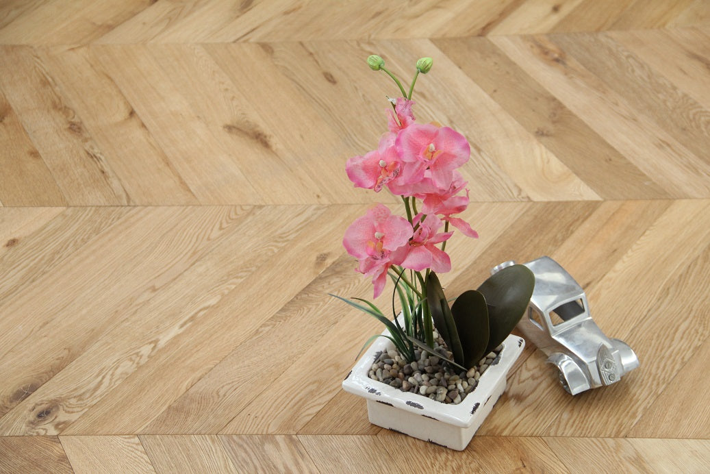 European Oak Brushed & UV Oiled Chevron Flooring 600x90x18/4mm BSR1802