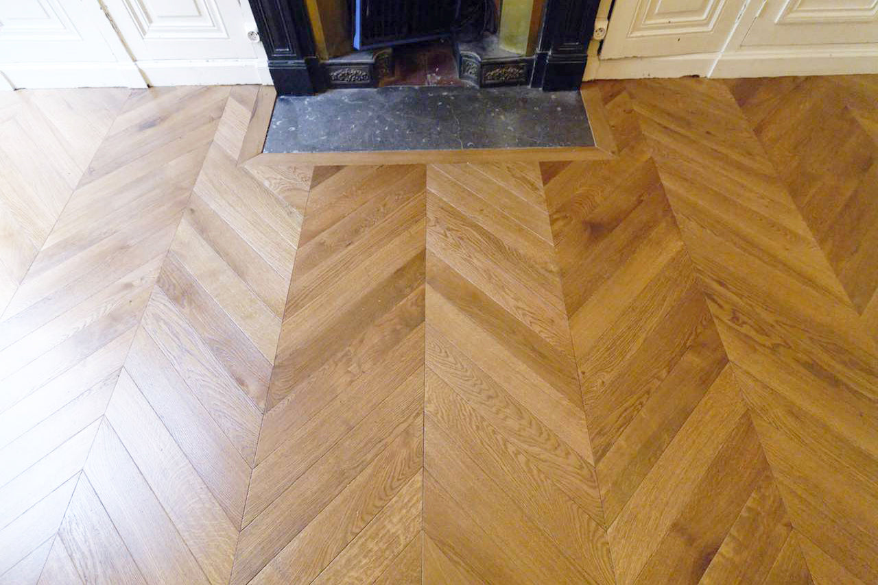 Golden Oak Chevron Engineered Flooring 600x90x18/4mm BSR1803