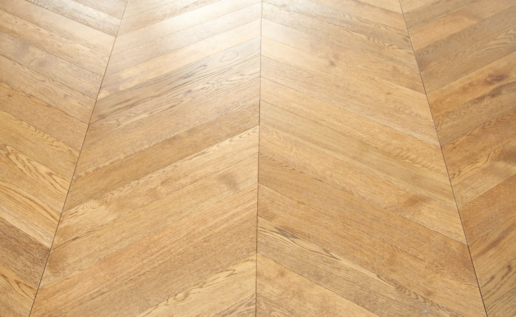 Golden Oak Chevron Engineered Flooring 600x90x18/4mm BSR1803