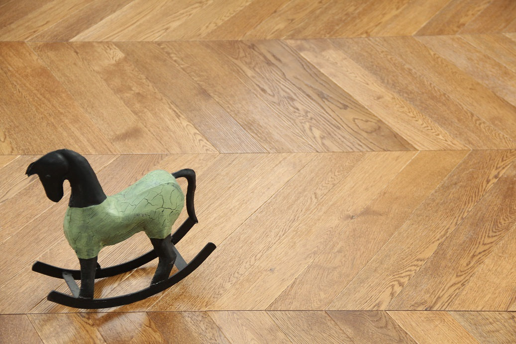 Golden Oak Chevron Engineered Flooring 600x90x18/4mm BSR1803