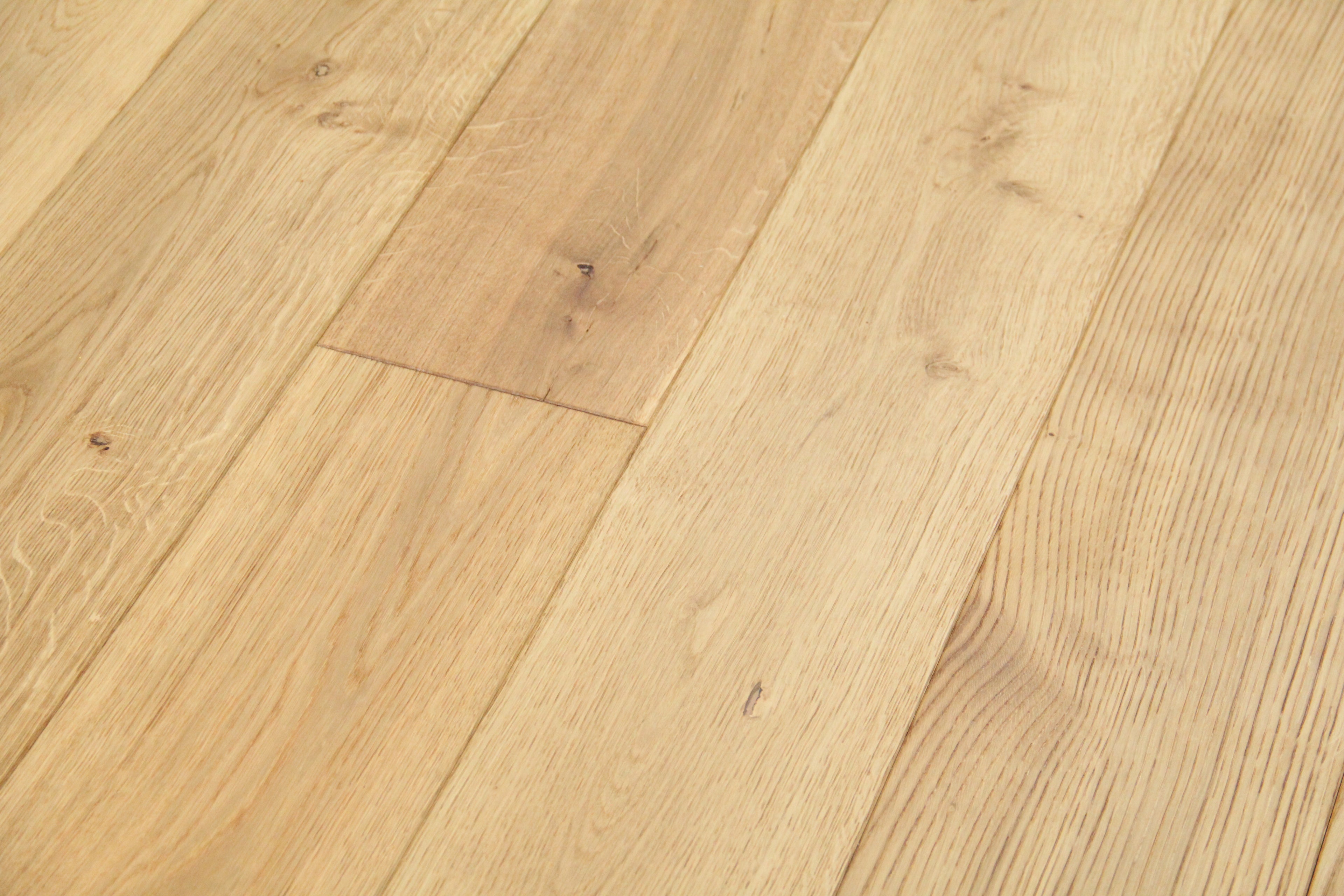 Brushed & UV Oiled European Oak Engineered Flooring BEO2008