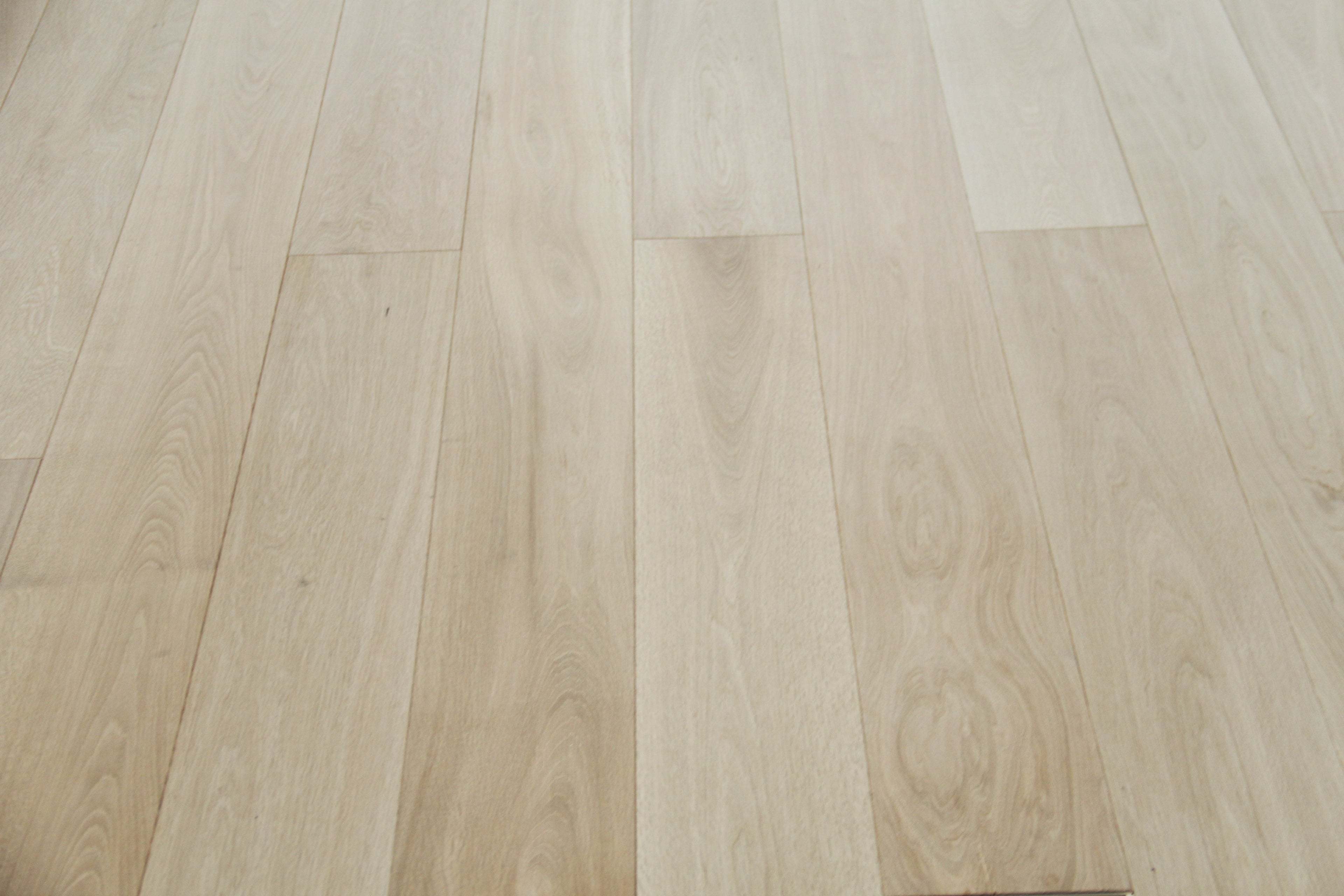 Prime Grade Unfinished Oak Engineered Multiply Planks BEO2009