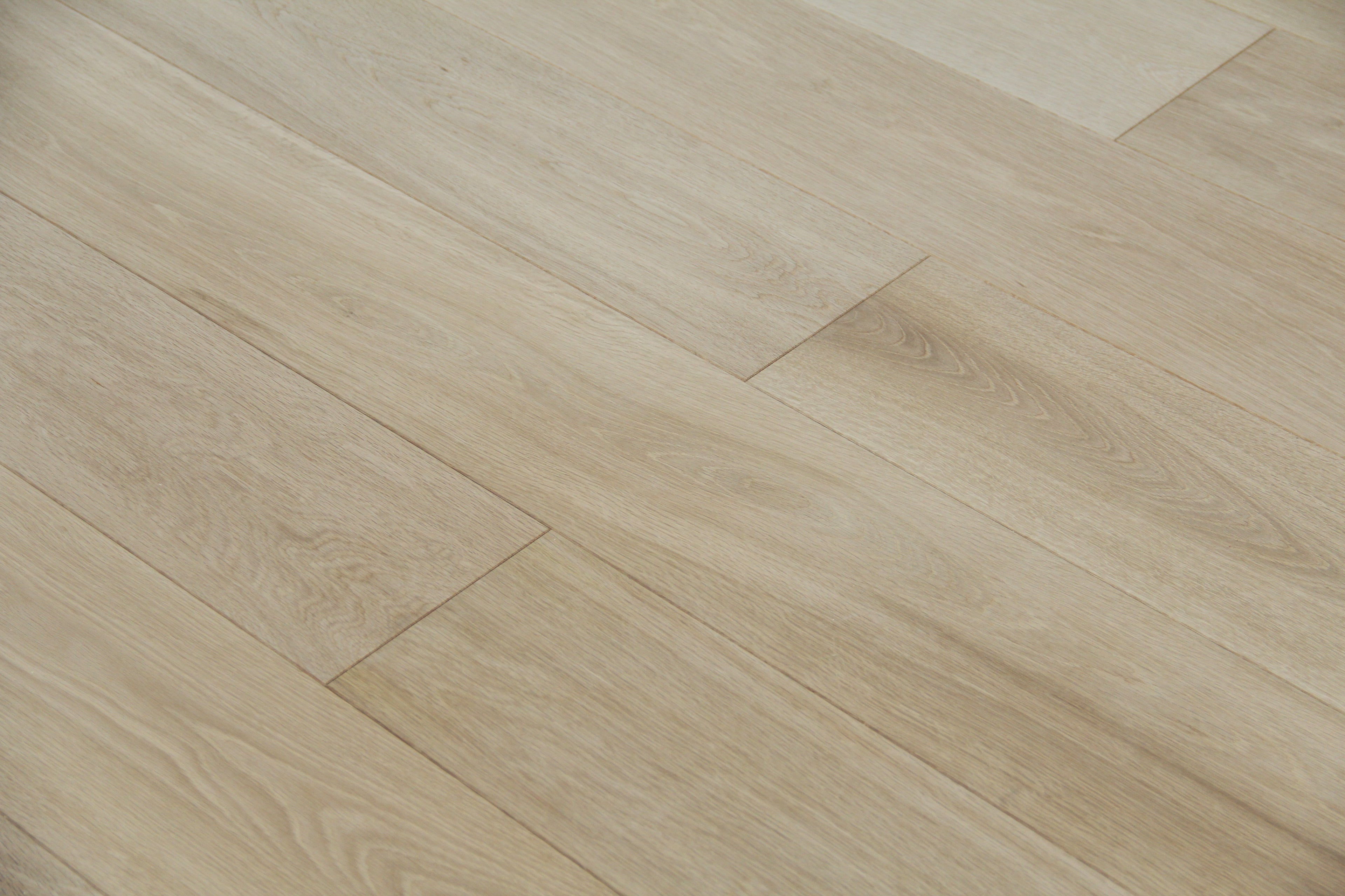 Prime Grade Unfinished Oak Engineered Multiply Planks BEO2009