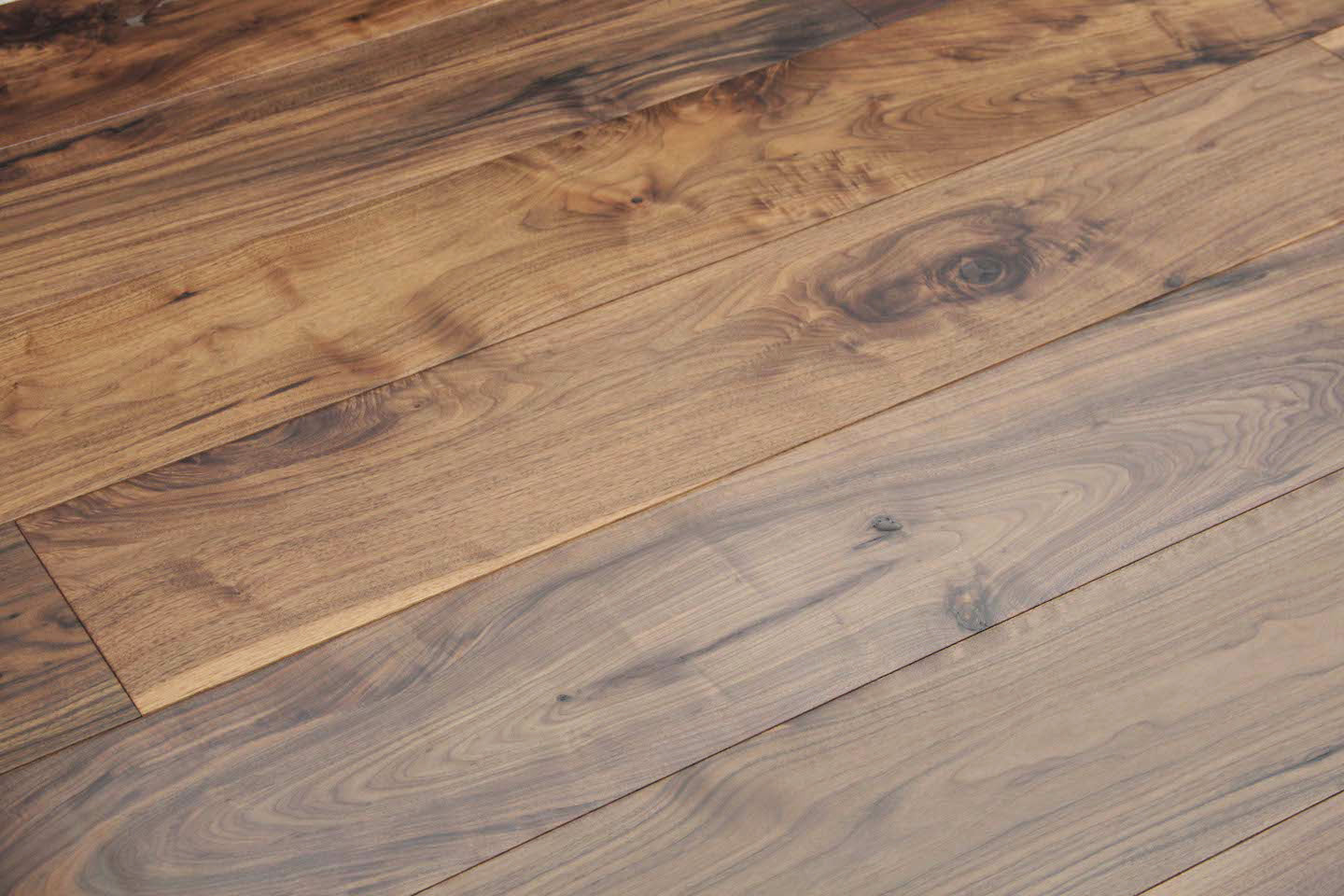 Lacquered Engineered American Black Walnut Flooring BEW2052