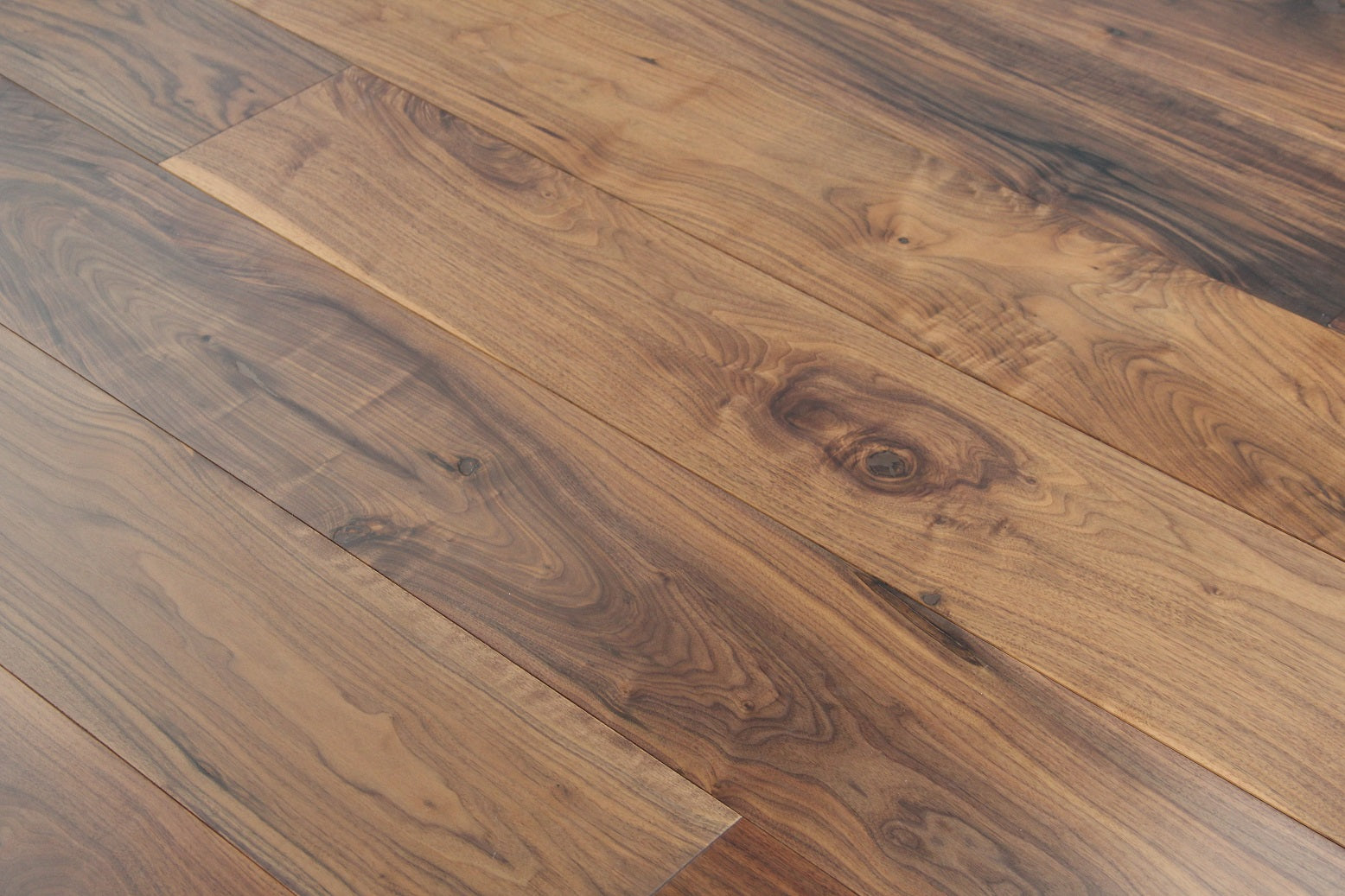 Engineered Lacquered American Black Walnut Flooring BEW2053